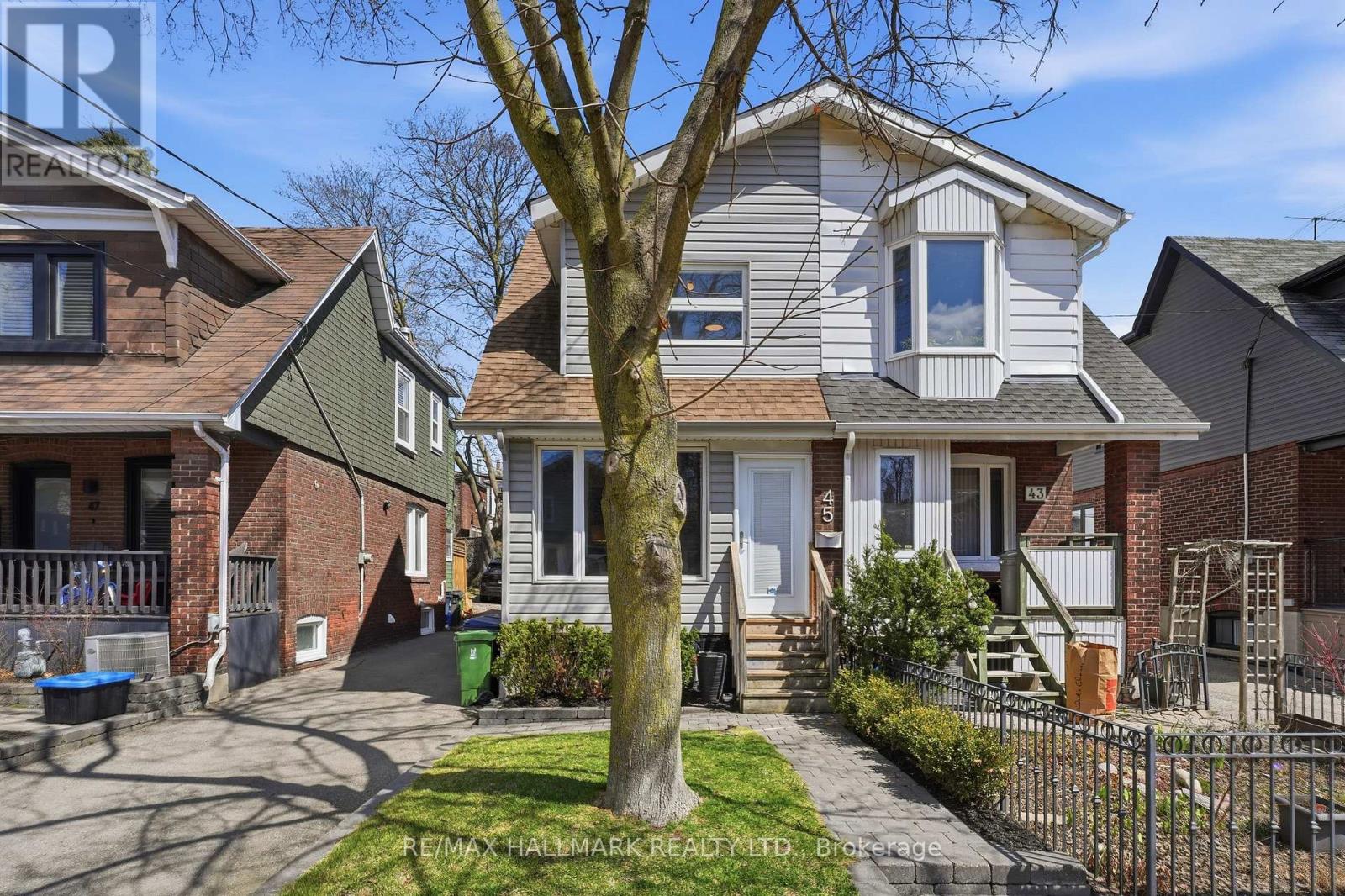 45 Hiltz Avenue, Toronto, Ontario  M4L 2N6 - Photo 2 - E12995888