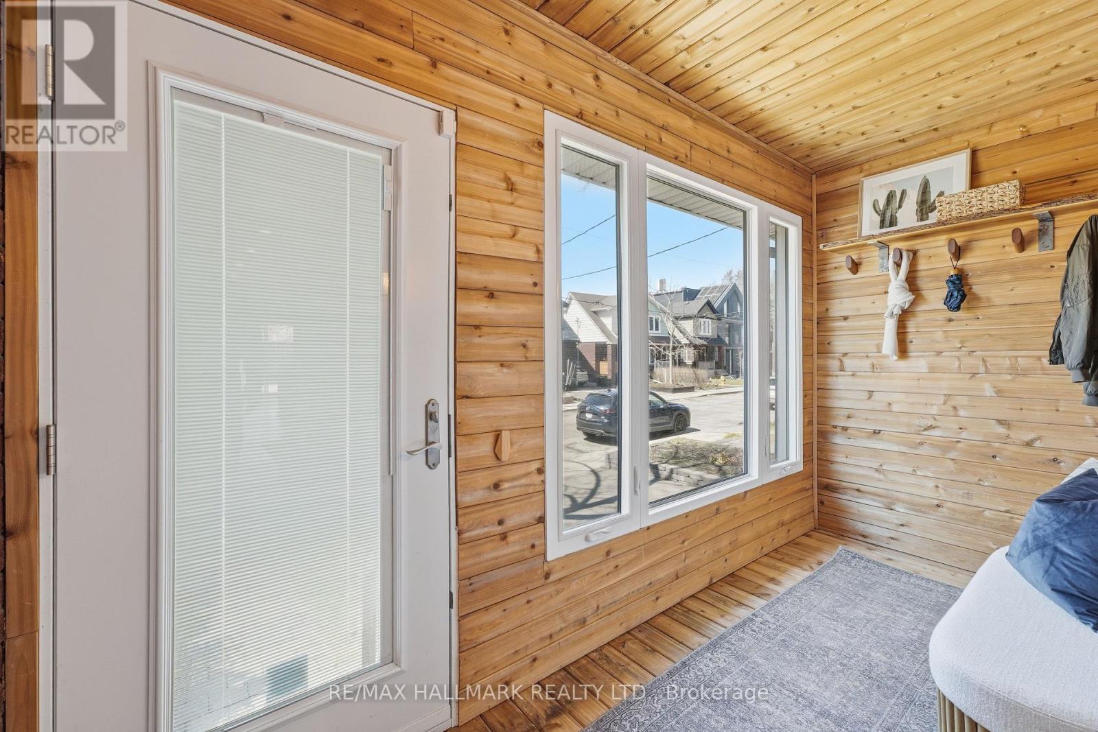 45 Hiltz Avenue, Toronto, Ontario  M4L 2N6 - Photo 4 - E12995888