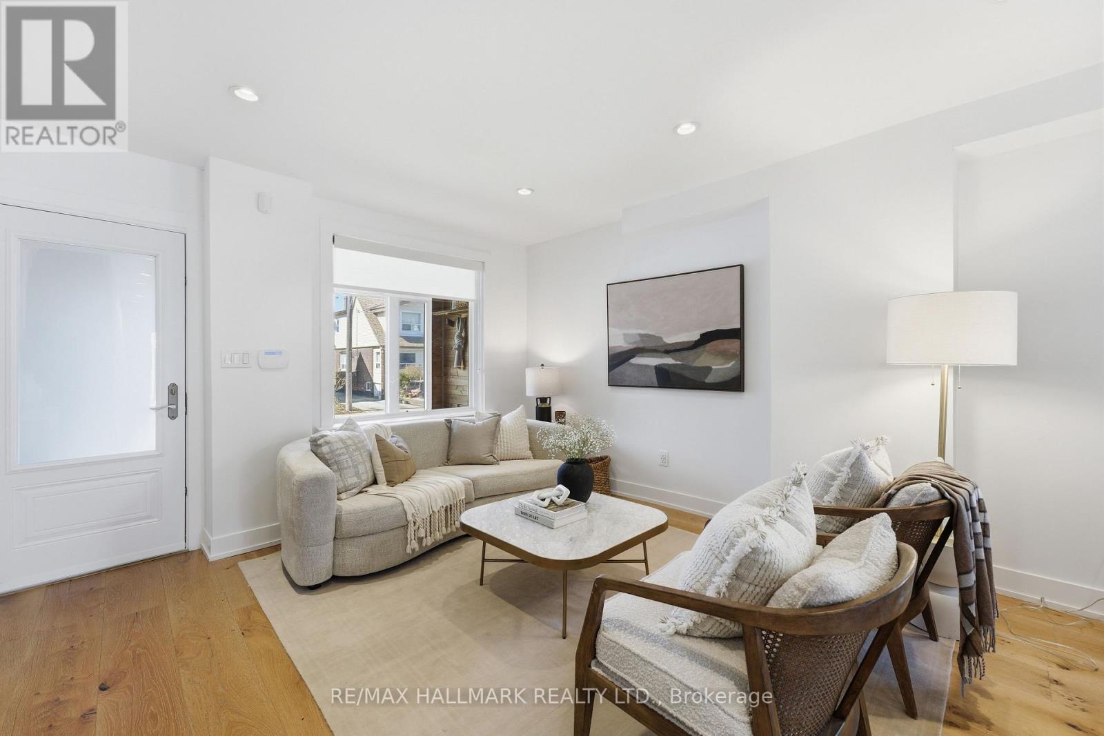 45 Hiltz Avenue, Toronto, Ontario  M4L 2N6 - Photo 6 - E12995888