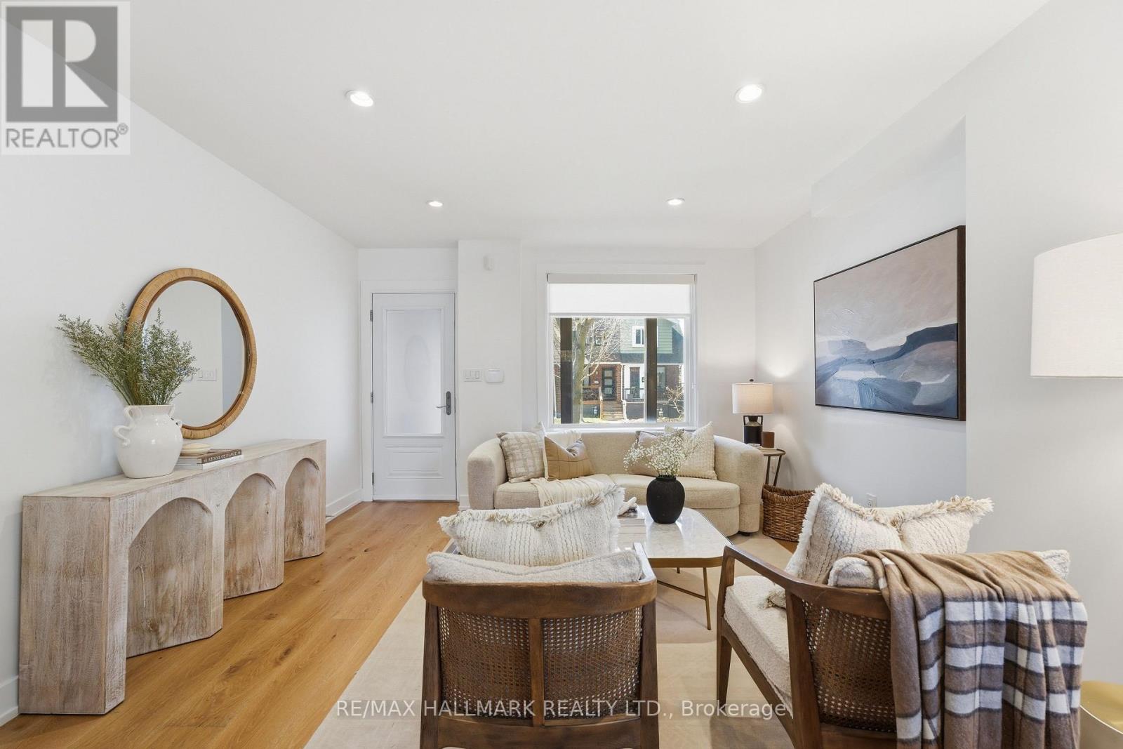 45 Hiltz Avenue, Toronto, Ontario  M4L 2N6 - Photo 7 - E12995888