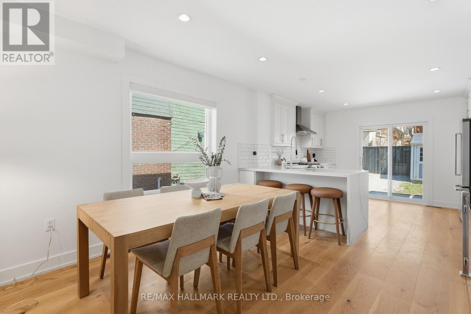 45 Hiltz Avenue, Toronto, Ontario  M4L 2N6 - Photo 8 - E12995888