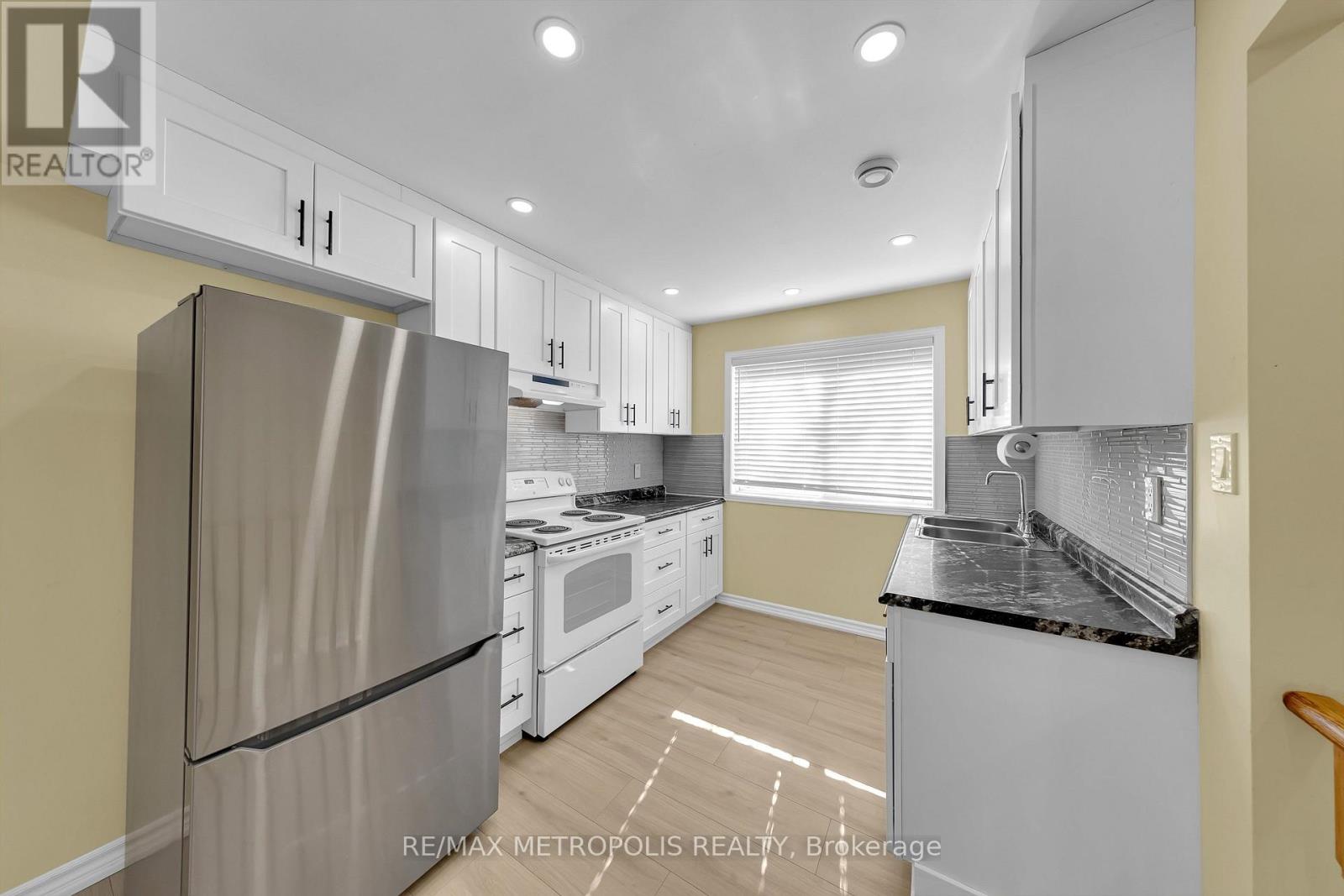 Main - 41 Tormore Drive, Richmond Hill, Ontario  L4C 3N3 - Photo 10 - N12995808