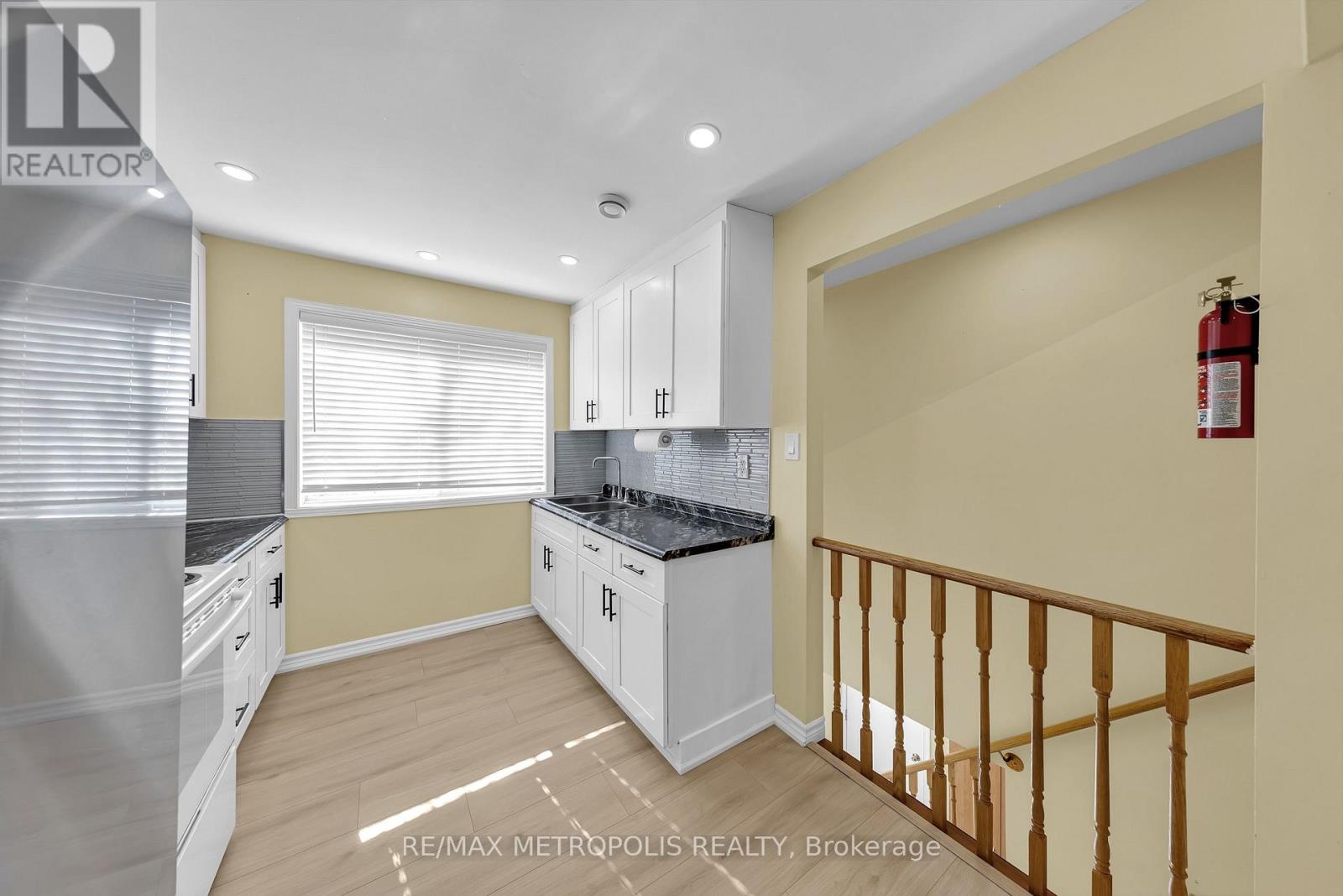 Main - 41 Tormore Drive, Richmond Hill, Ontario  L4C 3N3 - Photo 11 - N12995808