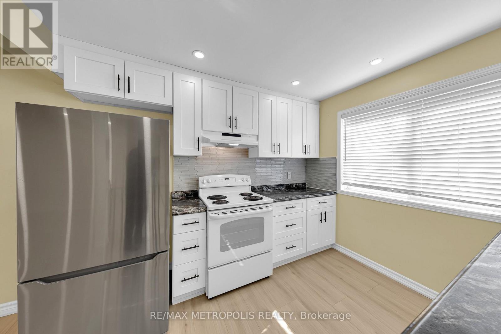 Main - 41 Tormore Drive, Richmond Hill, Ontario  L4C 3N3 - Photo 12 - N12995808