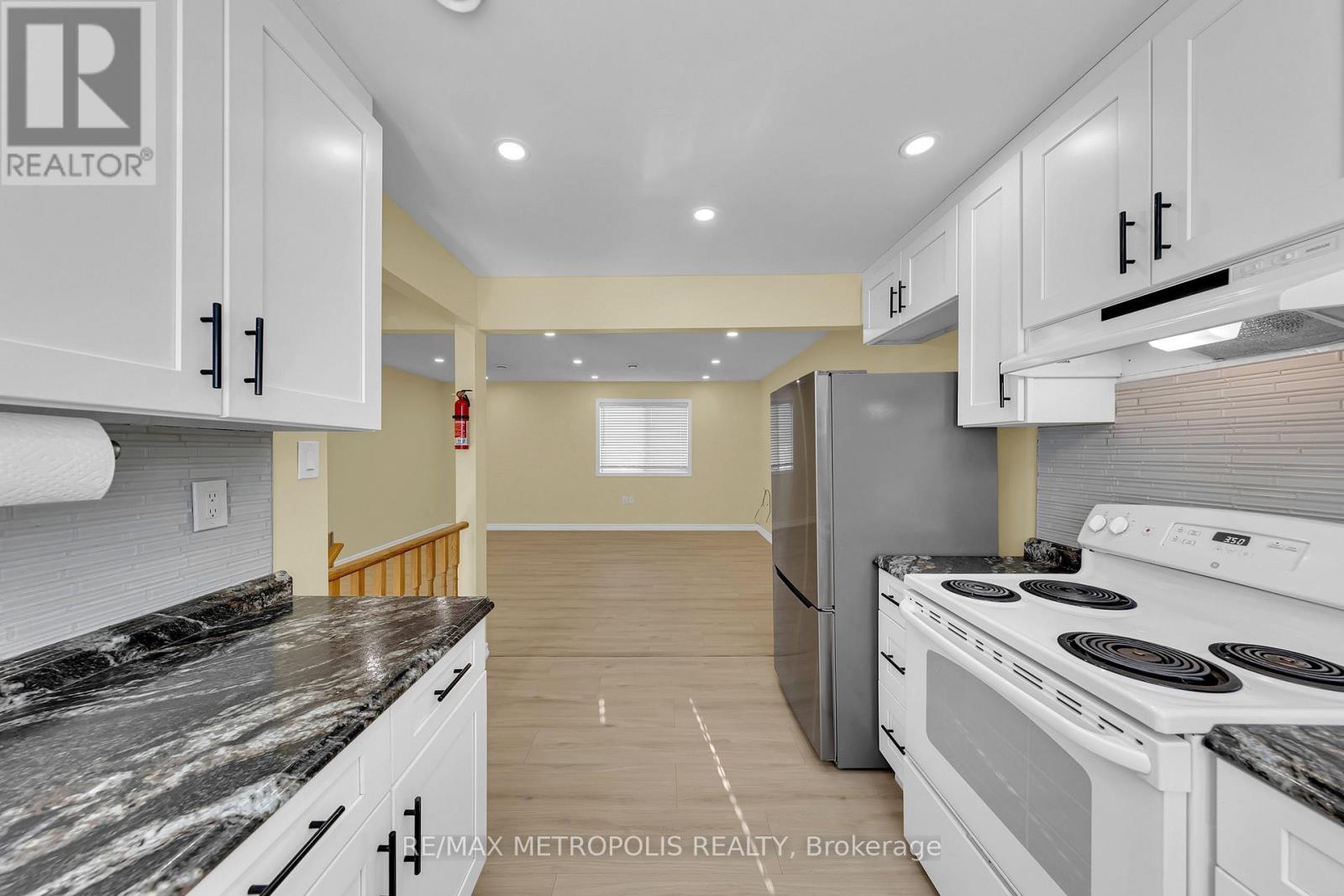 Main - 41 Tormore Drive, Richmond Hill, Ontario  L4C 3N3 - Photo 14 - N12995808