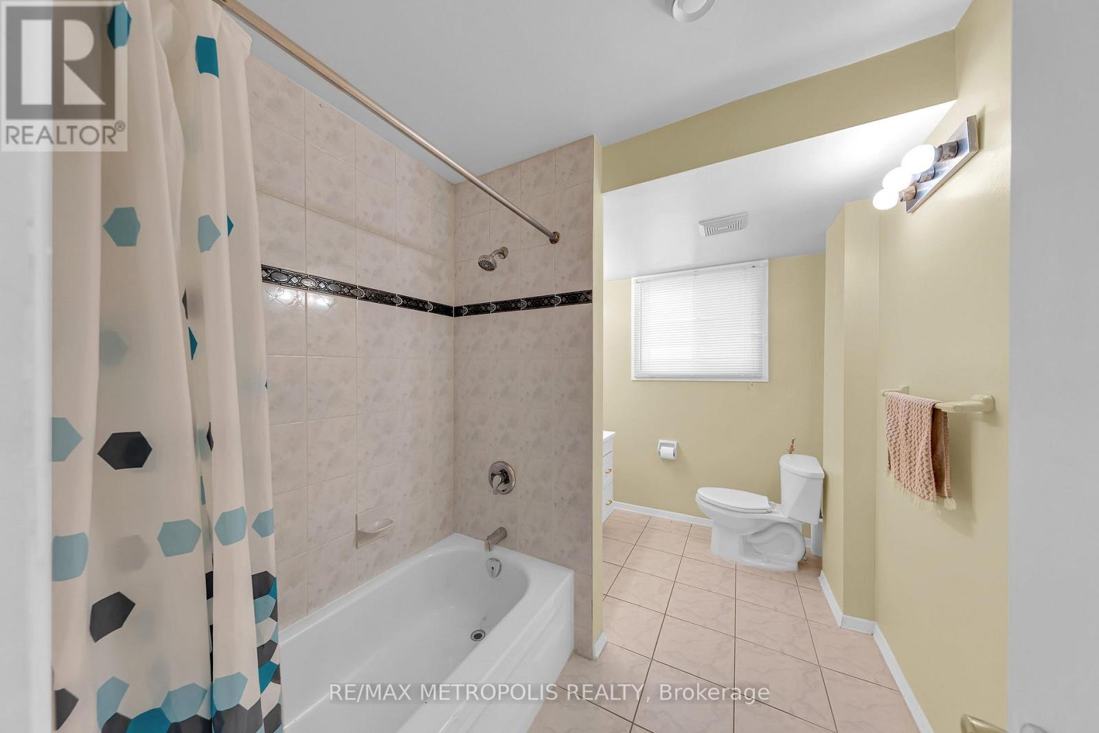 Main - 41 Tormore Drive, Richmond Hill, Ontario  L4C 3N3 - Photo 24 - N12995808