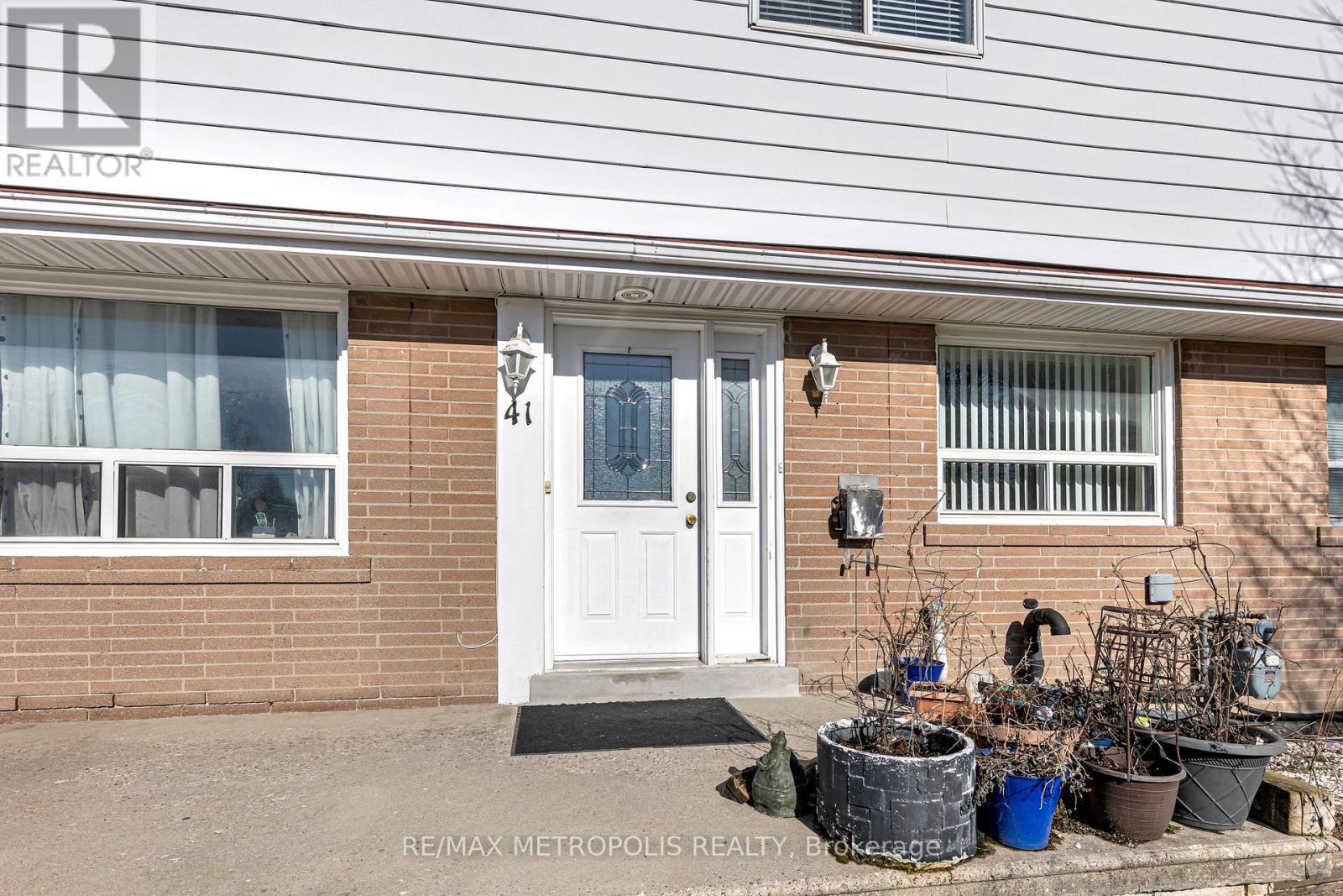 Main - 41 Tormore Drive, Richmond Hill, Ontario  L4C 3N3 - Photo 3 - N12995808