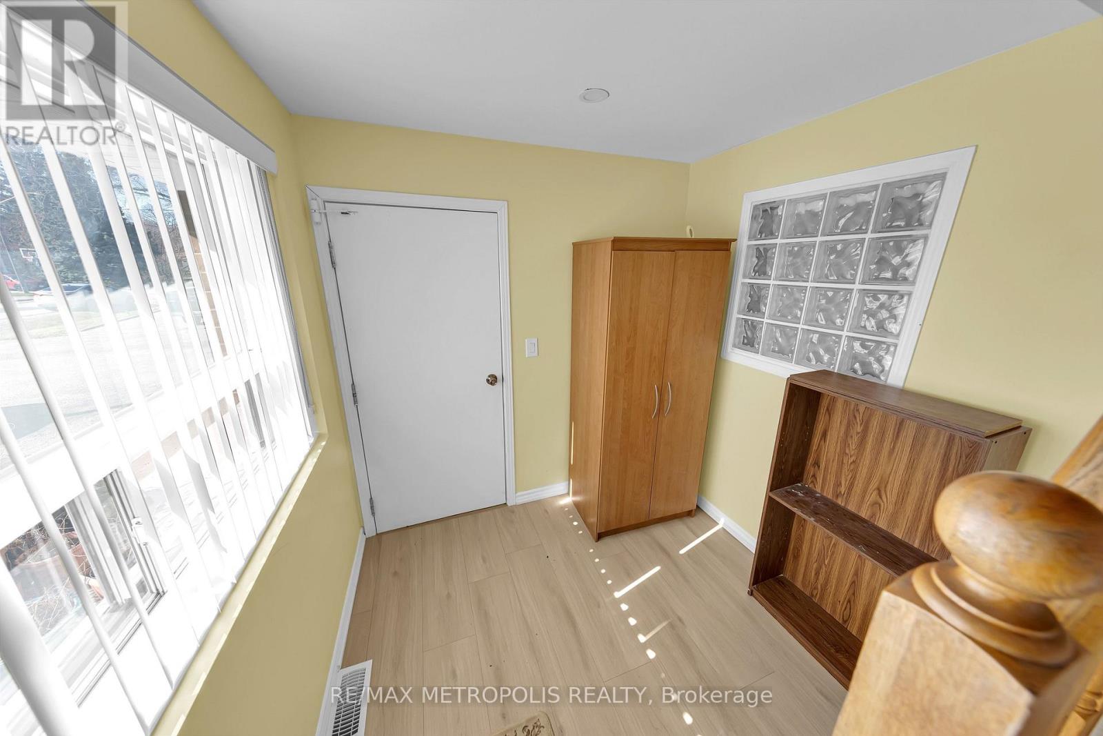 Main - 41 Tormore Drive, Richmond Hill, Ontario  L4C 3N3 - Photo 5 - N12995808