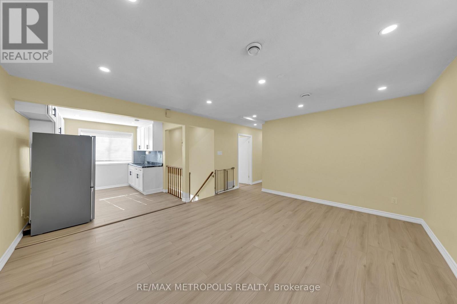 Main - 41 Tormore Drive, Richmond Hill, Ontario  L4C 3N3 - Photo 7 - N12995808