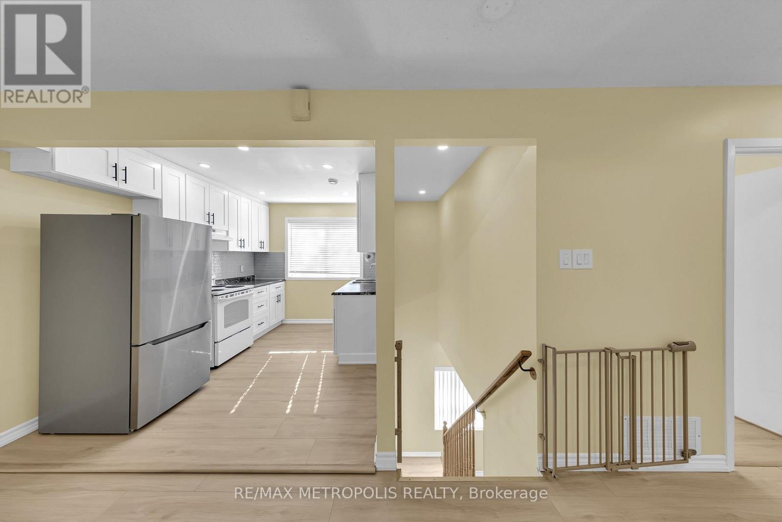 Main - 41 Tormore Drive, Richmond Hill, Ontario  L4C 3N3 - Photo 9 - N12995808