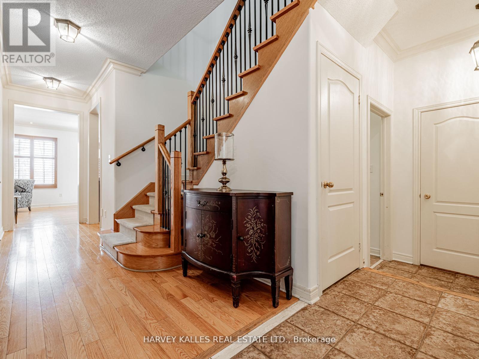 12 Barberry Crescent, Richmond Hill, Ontario  L4E 4S5 - Photo 8 - N12995880