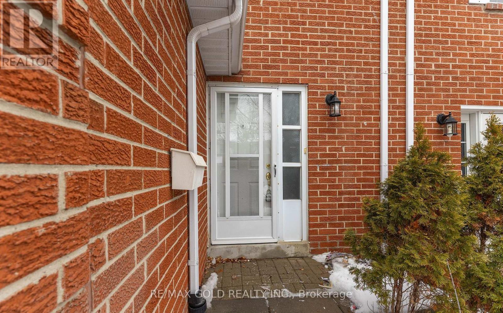 20 Harper Way, Markham, Ontario  L3T 5A5 - Photo 4 - N12995944