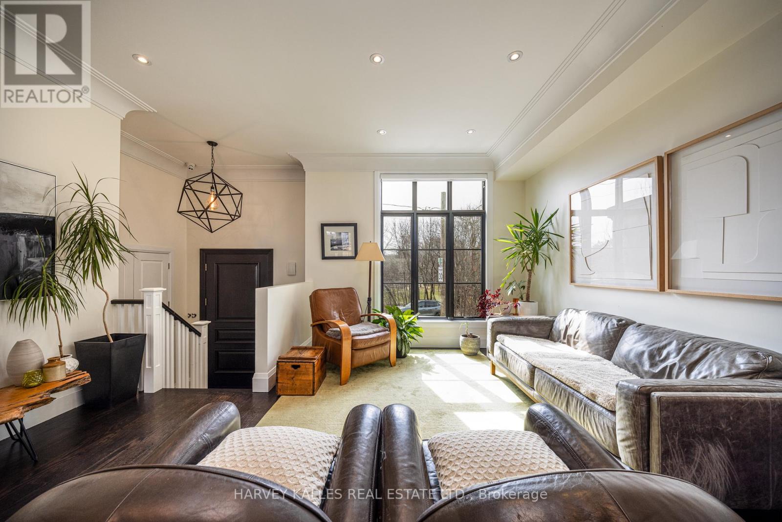 488 Arlington Avenue, Toronto, Ontario  M6C 3A2 - Photo 6 - C12995338