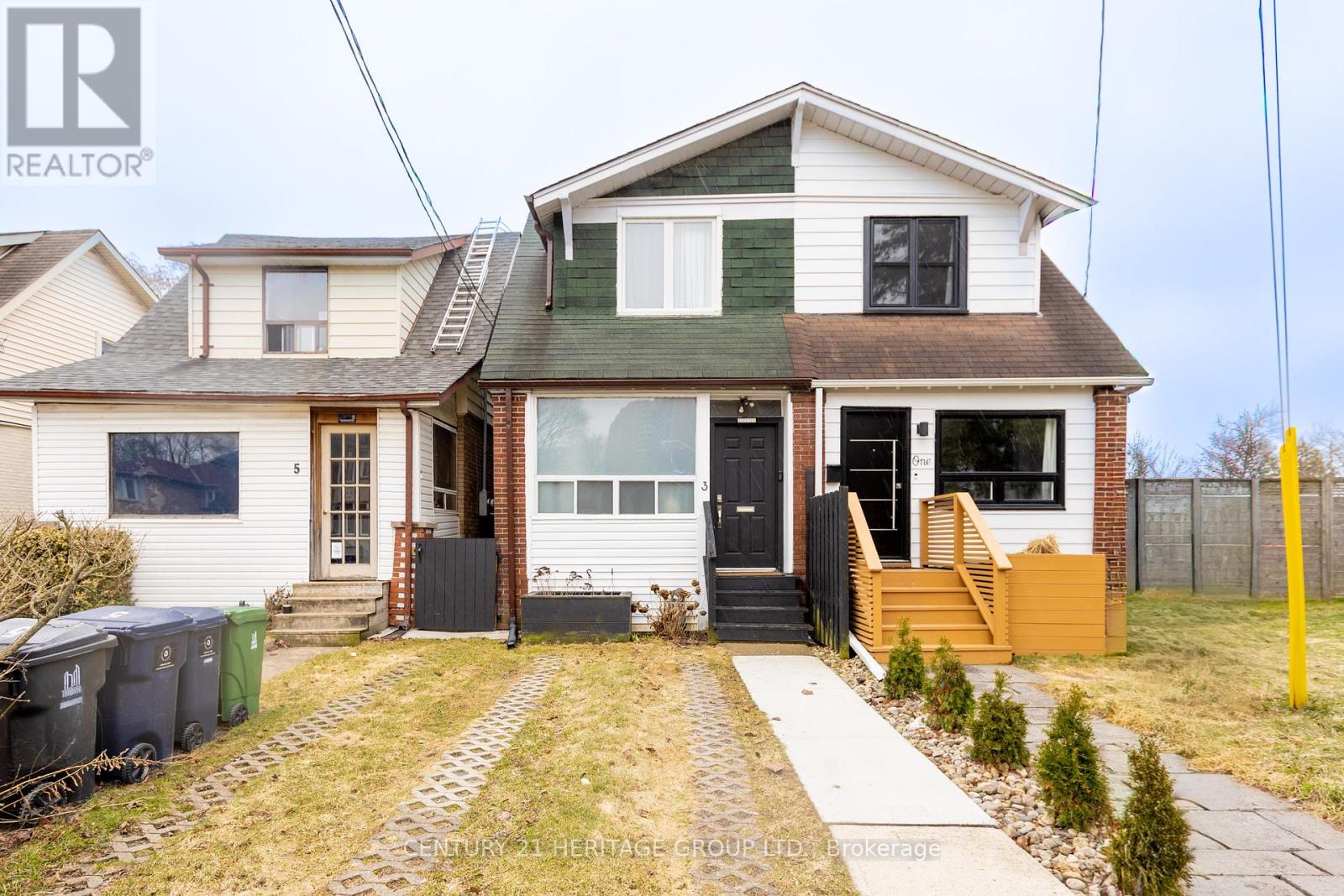 3 Denton Avenue, Toronto, Ontario  M4C 1T7 - Photo 3 - E12954308