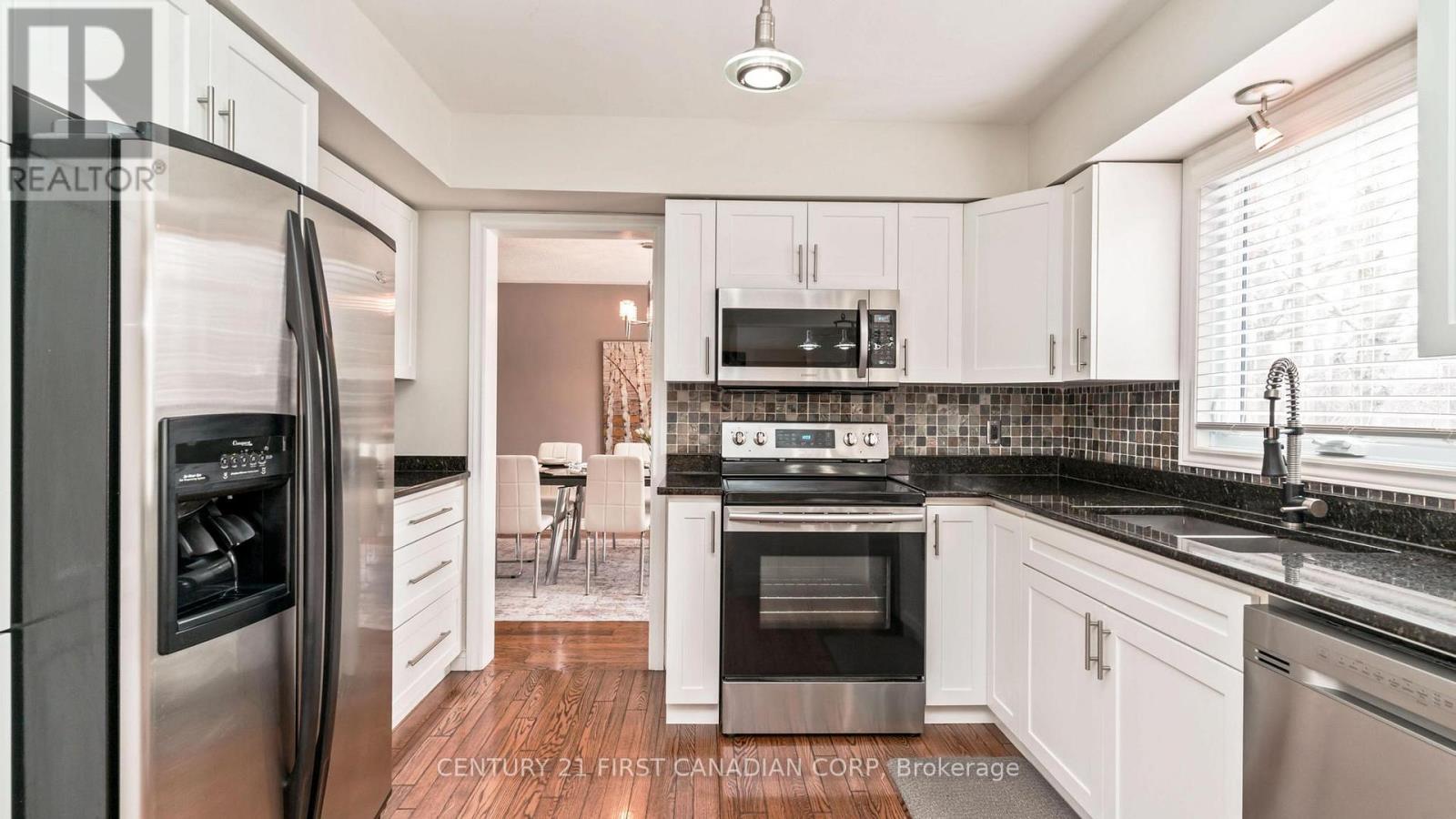 135 Ambleside Drive, London North, Ontario  N6G 4P8 - Photo 10 - X12996298