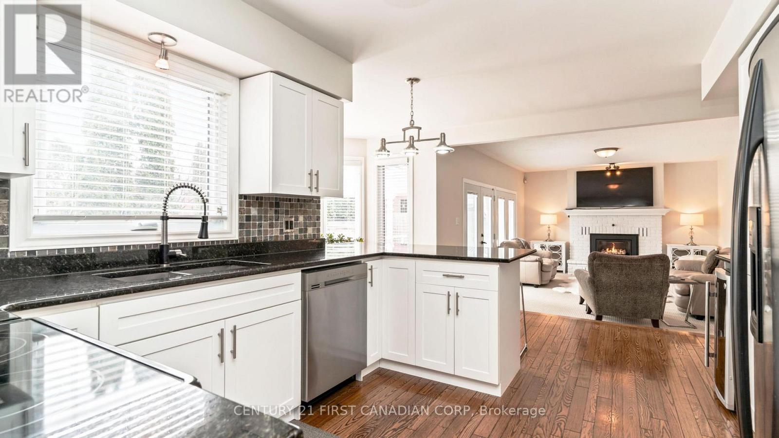 135 Ambleside Drive, London North, Ontario  N6G 4P8 - Photo 11 - X12996298