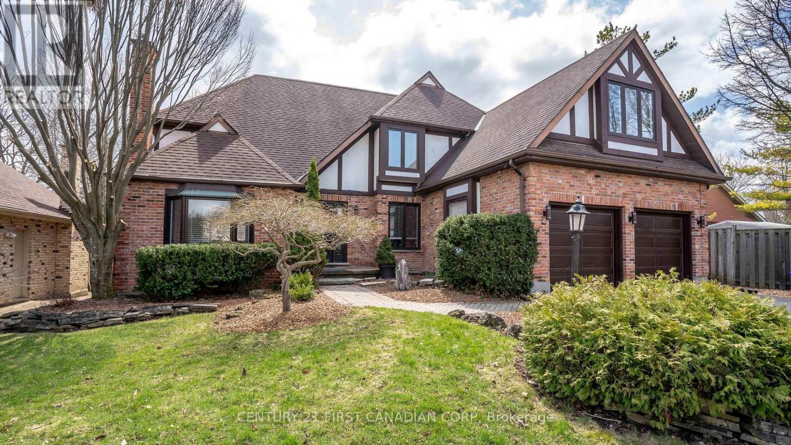 135 Ambleside Drive, London North, Ontario  N6G 4P8 - Photo 2 - X12996298