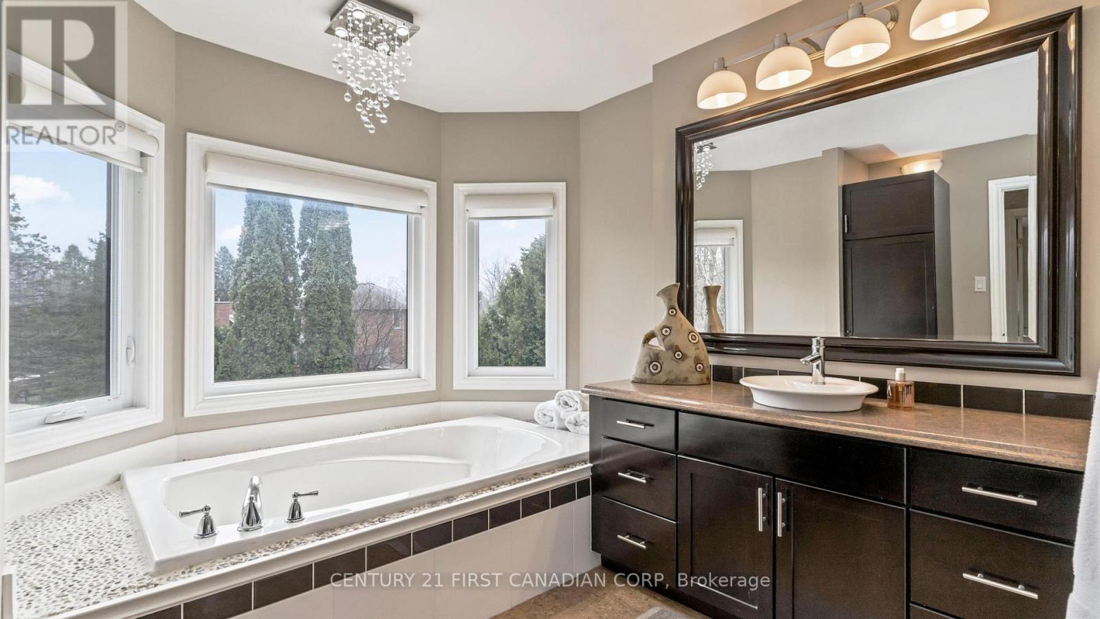 135 Ambleside Drive, London North, Ontario  N6G 4P8 - Photo 23 - X12996298