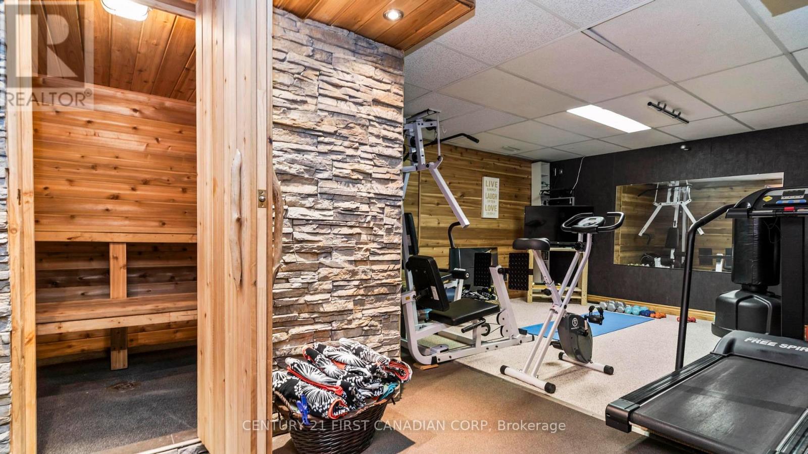 135 Ambleside Drive, London North, Ontario  N6G 4P8 - Photo 38 - X12996298