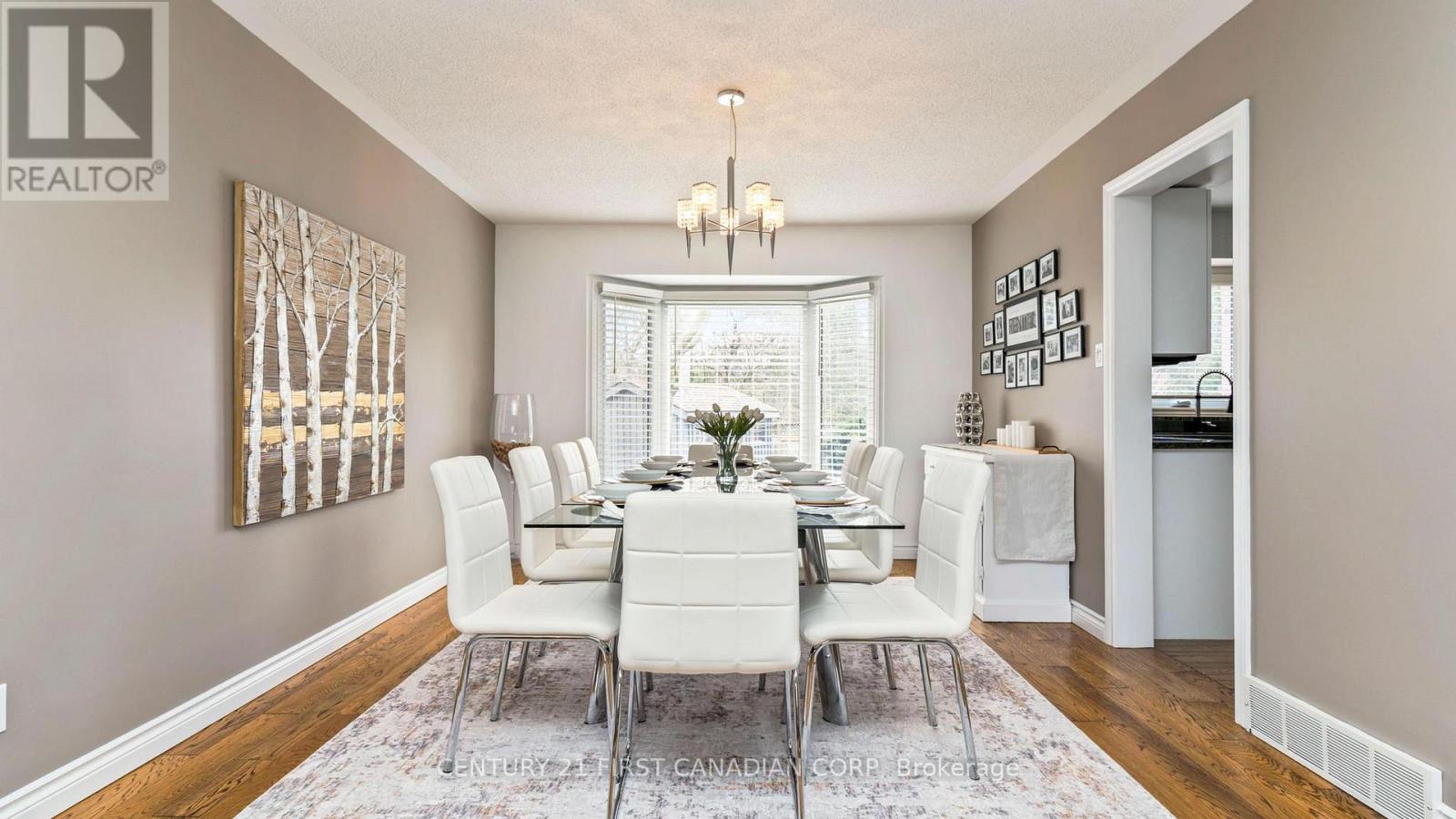 135 Ambleside Drive, London North, Ontario  N6G 4P8 - Photo 7 - X12996298