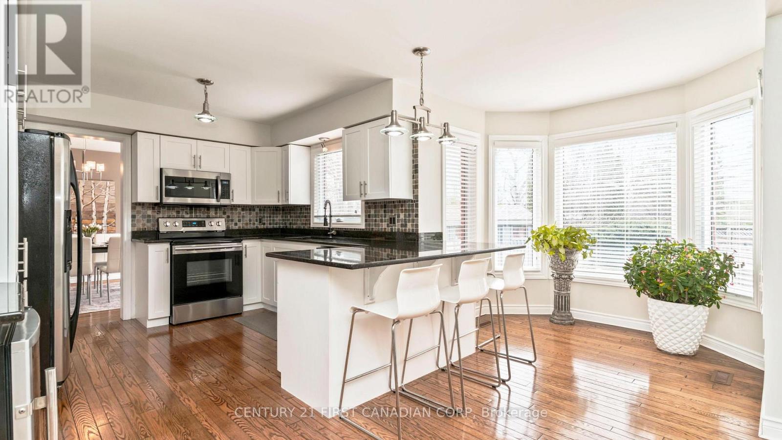 135 Ambleside Drive, London North, Ontario  N6G 4P8 - Photo 8 - X12996298