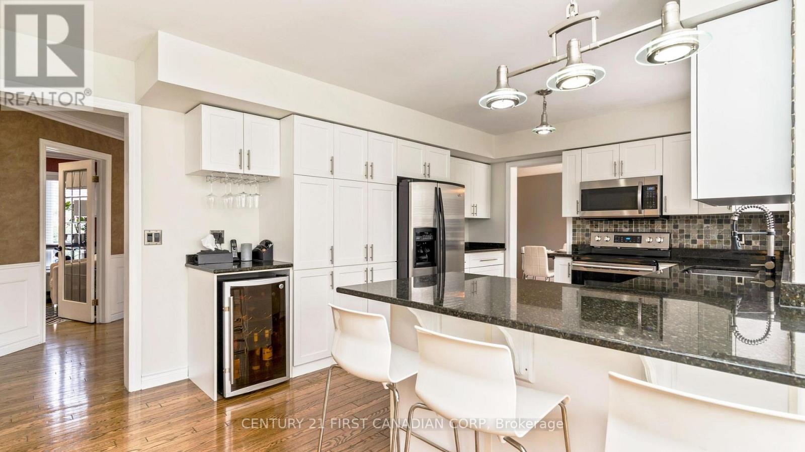 135 Ambleside Drive, London North, Ontario  N6G 4P8 - Photo 9 - X12996298