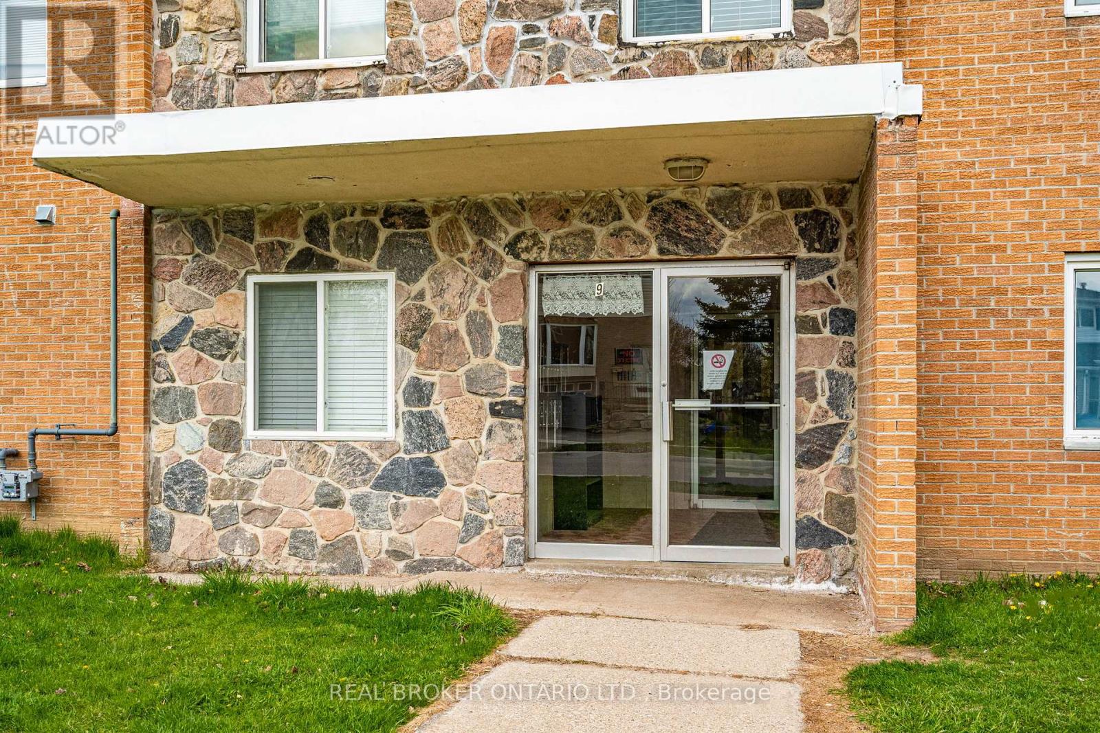 304 - 9 Princess Street, Orangeville, Ontario  L9W 1W1 - Photo 2 - W12995786