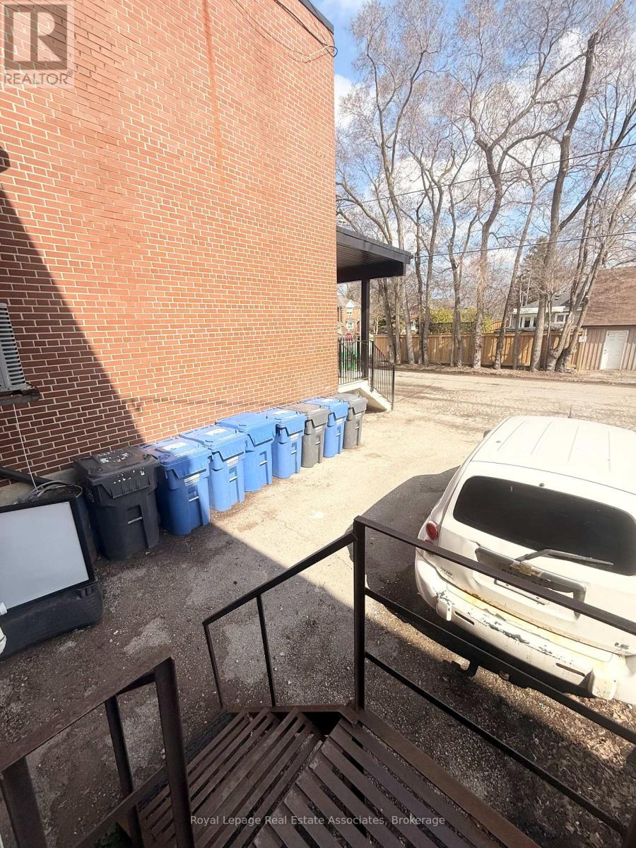 329 Lakeshore Road E, Mississauga, Ontario  L5G 1H3 - Photo 11 - W12995802