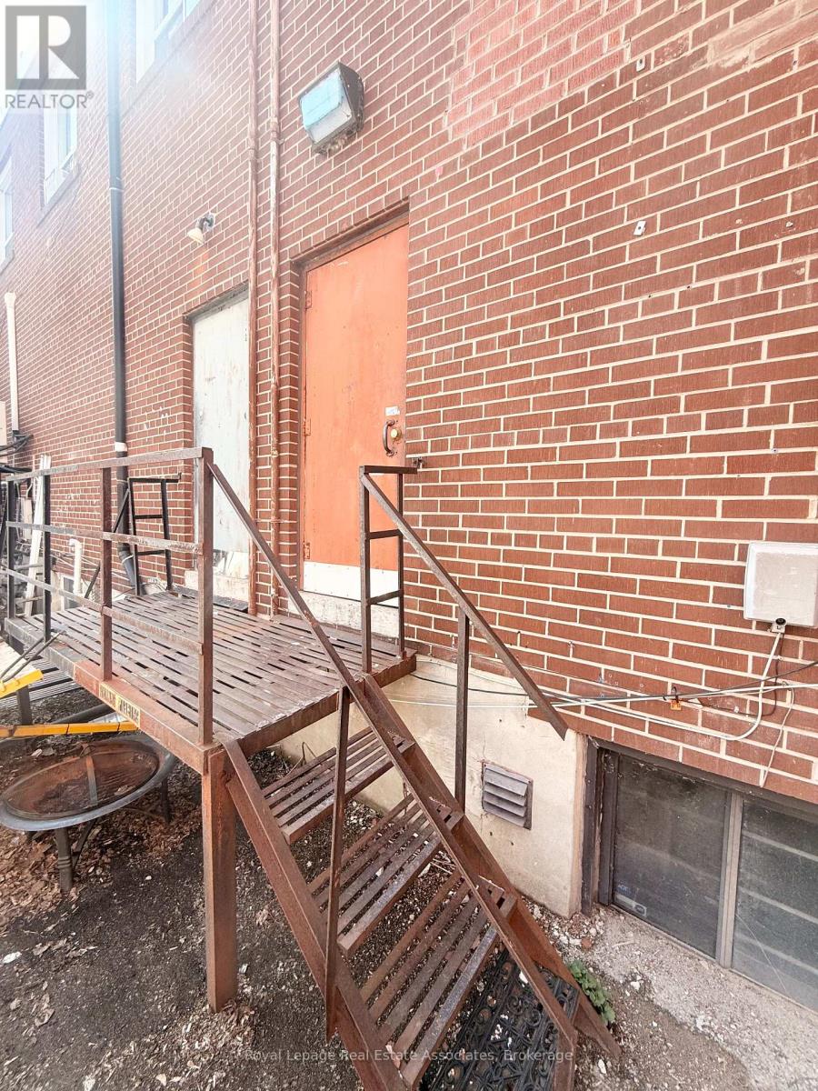 329 Lakeshore Road E, Mississauga, Ontario  L5G 1H3 - Photo 12 - W12995802