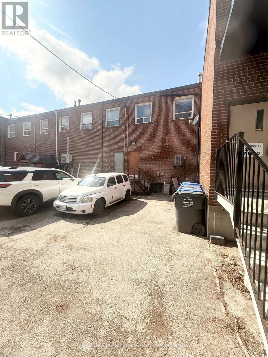 329 Lakeshore Road E, Mississauga, Ontario  L5G 1H3 - Photo 13 - W12995802