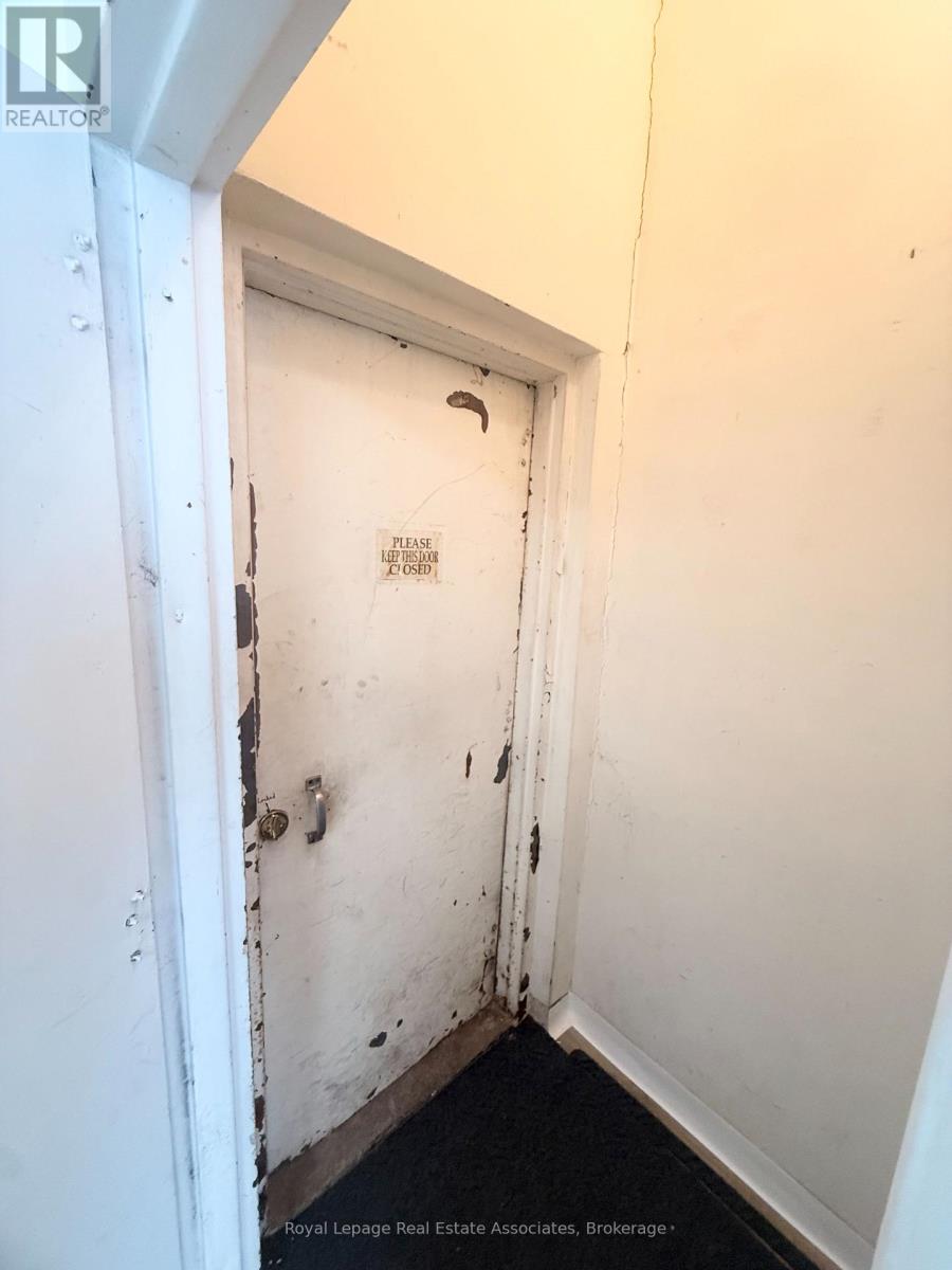 329 Lakeshore Road E, Mississauga, Ontario  L5G 1H3 - Photo 3 - W12995802