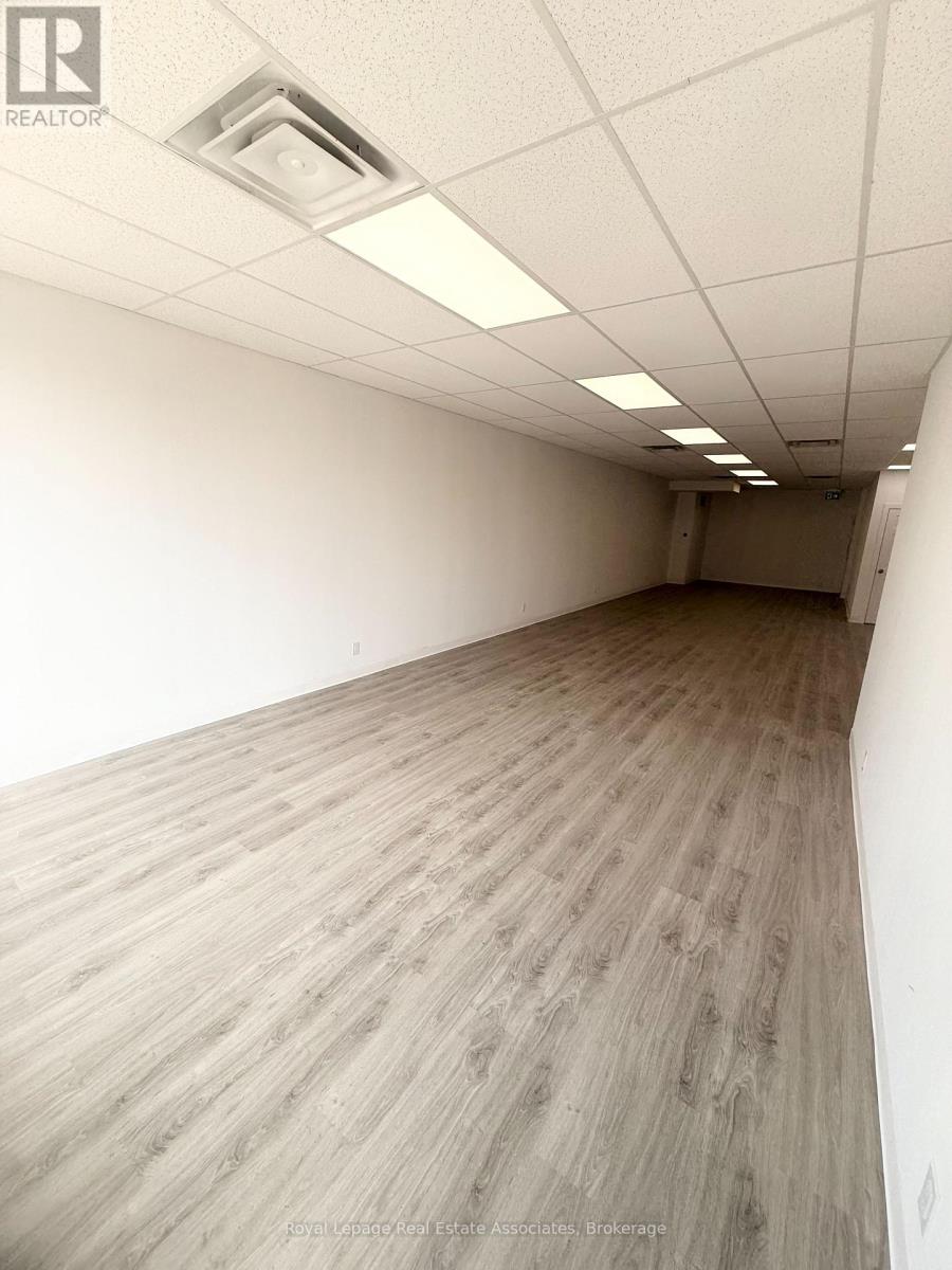 329 Lakeshore Road E, Mississauga, Ontario  L5G 1H3 - Photo 4 - W12995802