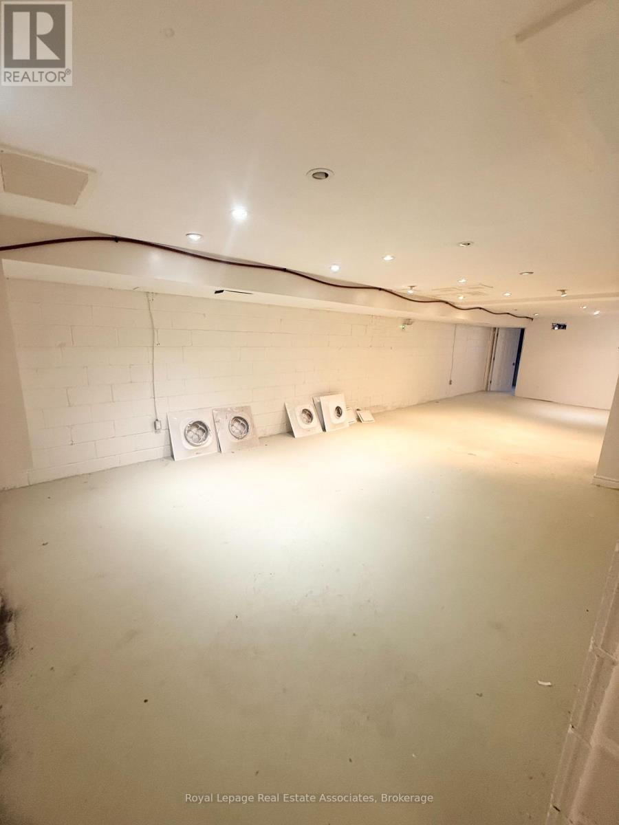 329 Lakeshore Road E, Mississauga, Ontario  L5G 1H3 - Photo 7 - W12995802