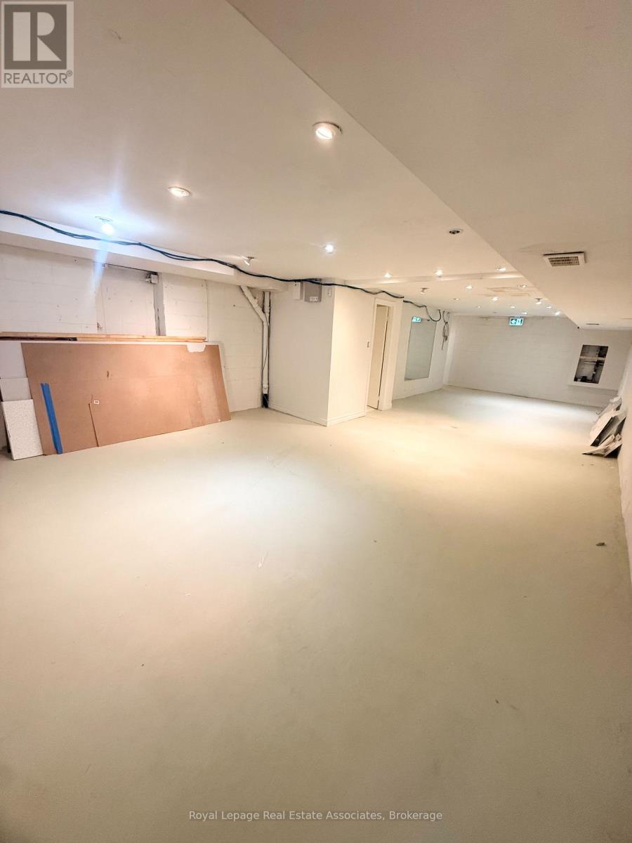 329 Lakeshore Road E, Mississauga, Ontario  L5G 1H3 - Photo 8 - W12995802