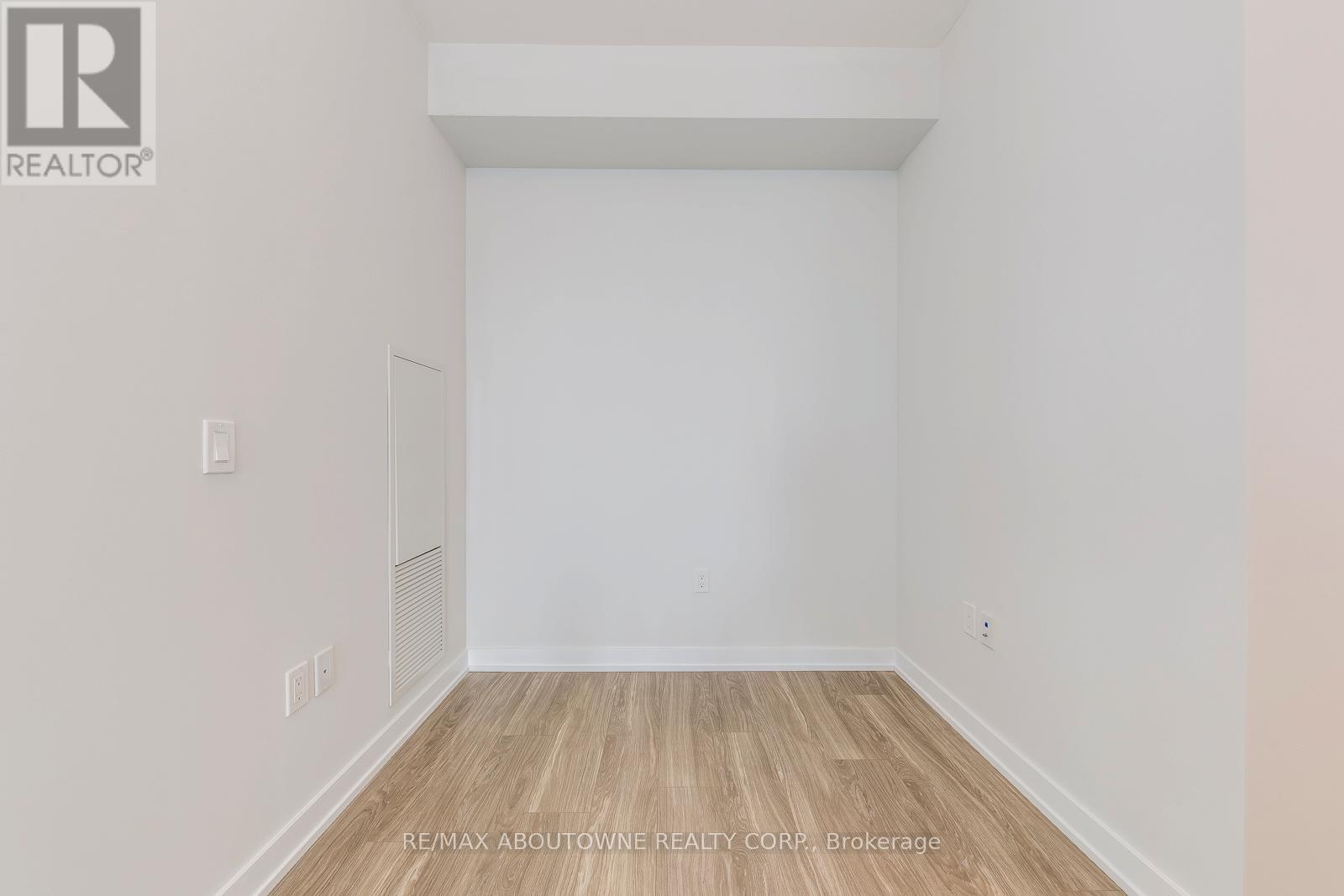 1502 - 4085 Parkside Village Drive, Mississauga, Ontario  L5B 0K8 - Photo 10 - W12995840