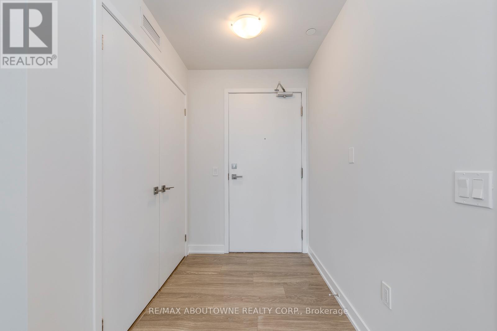 1502 - 4085 Parkside Village Drive, Mississauga, Ontario  L5B 0K8 - Photo 6 - W12995840