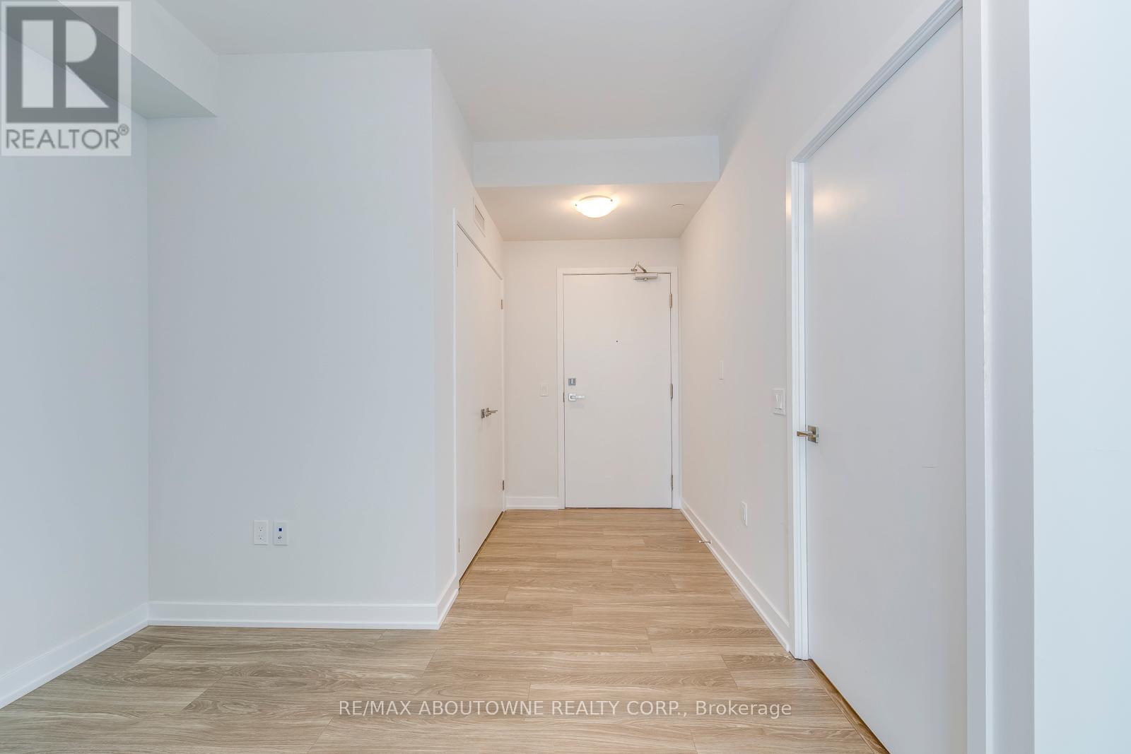 1502 - 4085 Parkside Village Drive, Mississauga, Ontario  L5B 0K8 - Photo 7 - W12995840