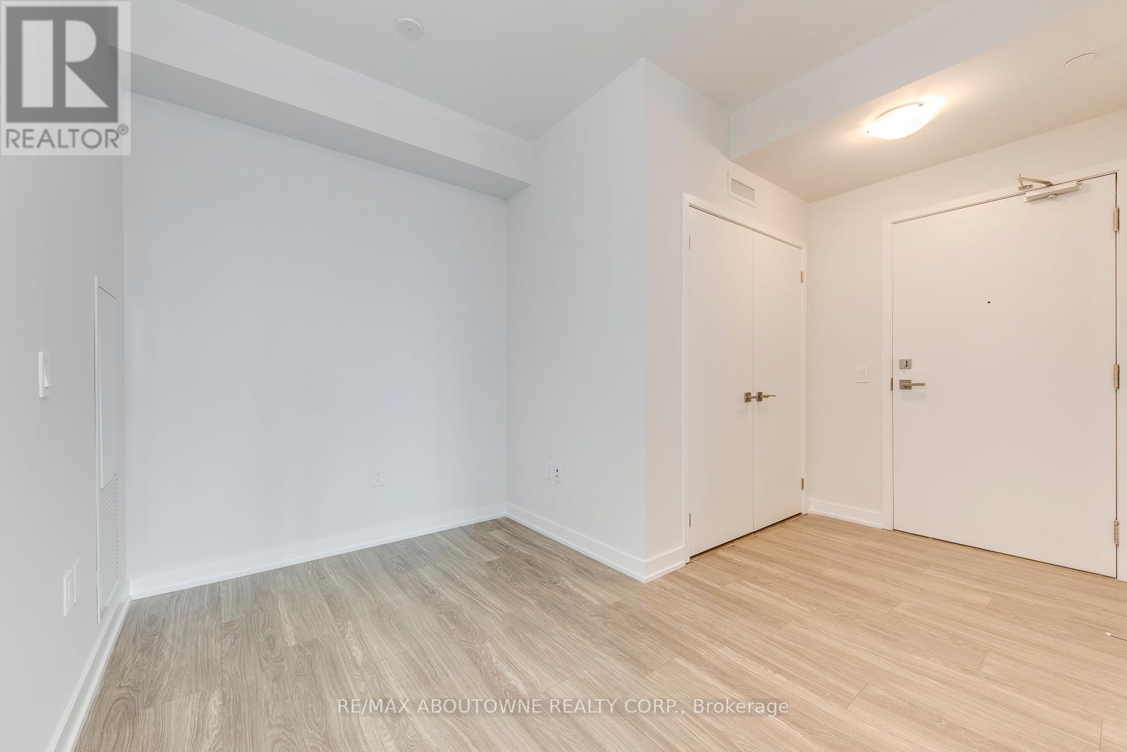 1502 - 4085 Parkside Village Drive, Mississauga, Ontario  L5B 0K8 - Photo 8 - W12995840