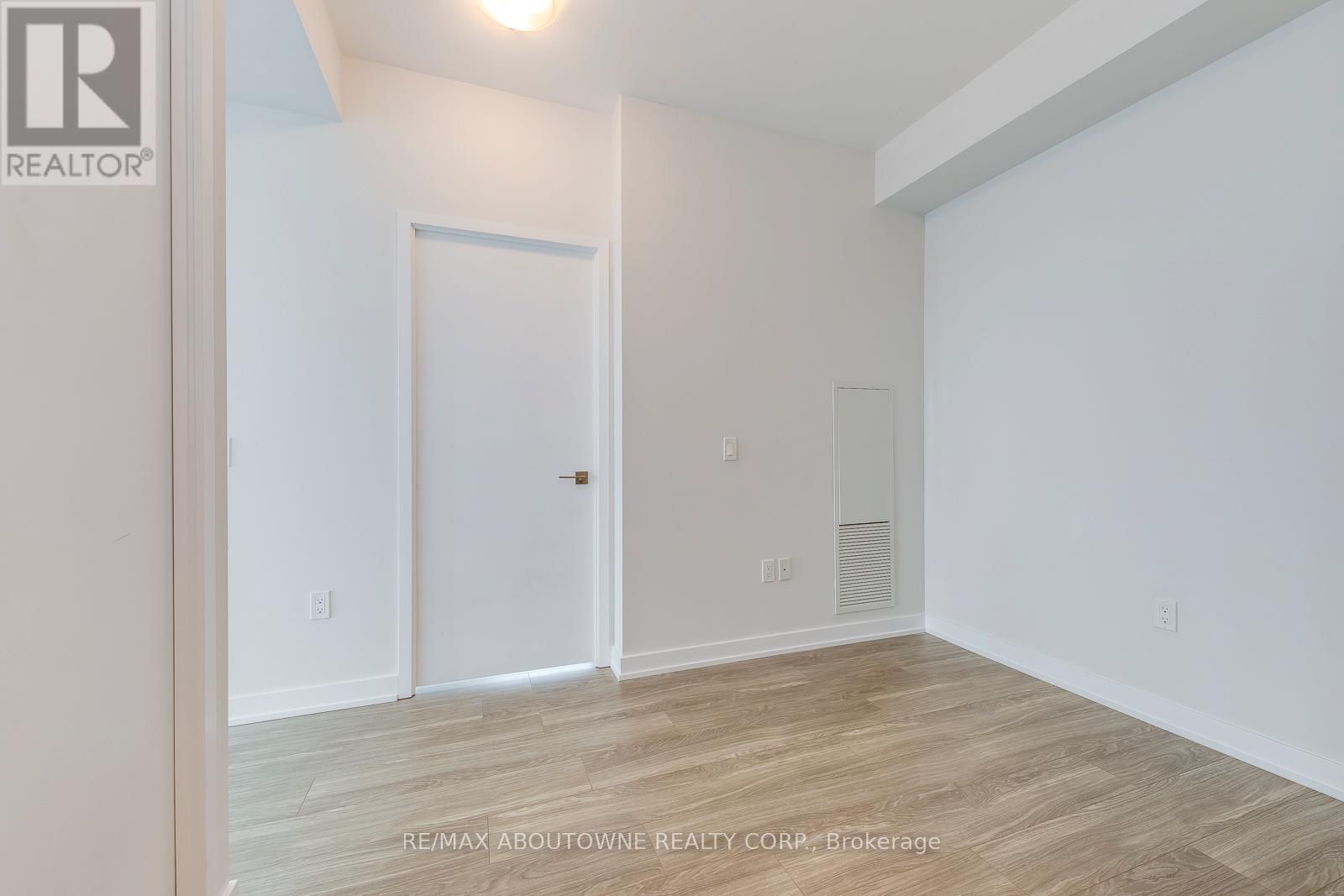 1502 - 4085 Parkside Village Drive, Mississauga, Ontario  L5B 0K8 - Photo 9 - W12995840