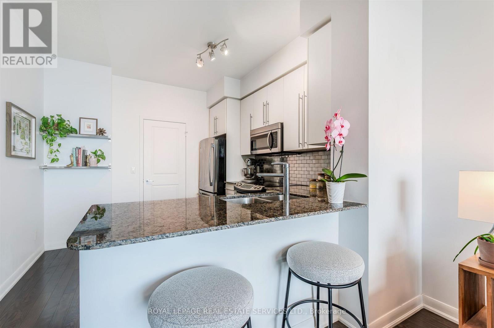 Ph101 - 215 Sherway Gardens Road, Toronto, Ontario  M9C 0A4 - Photo 6 - W12995854