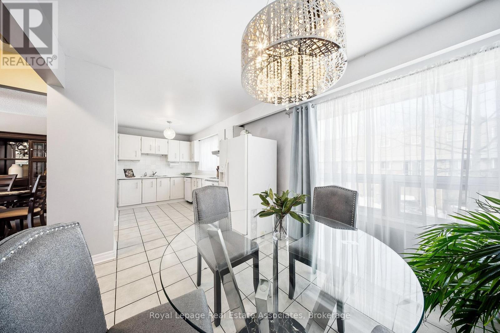 111 - 2315 Bromsgrove Road, Mississauga, Ontario  L5J 4A6 - Photo 13 - W12995866