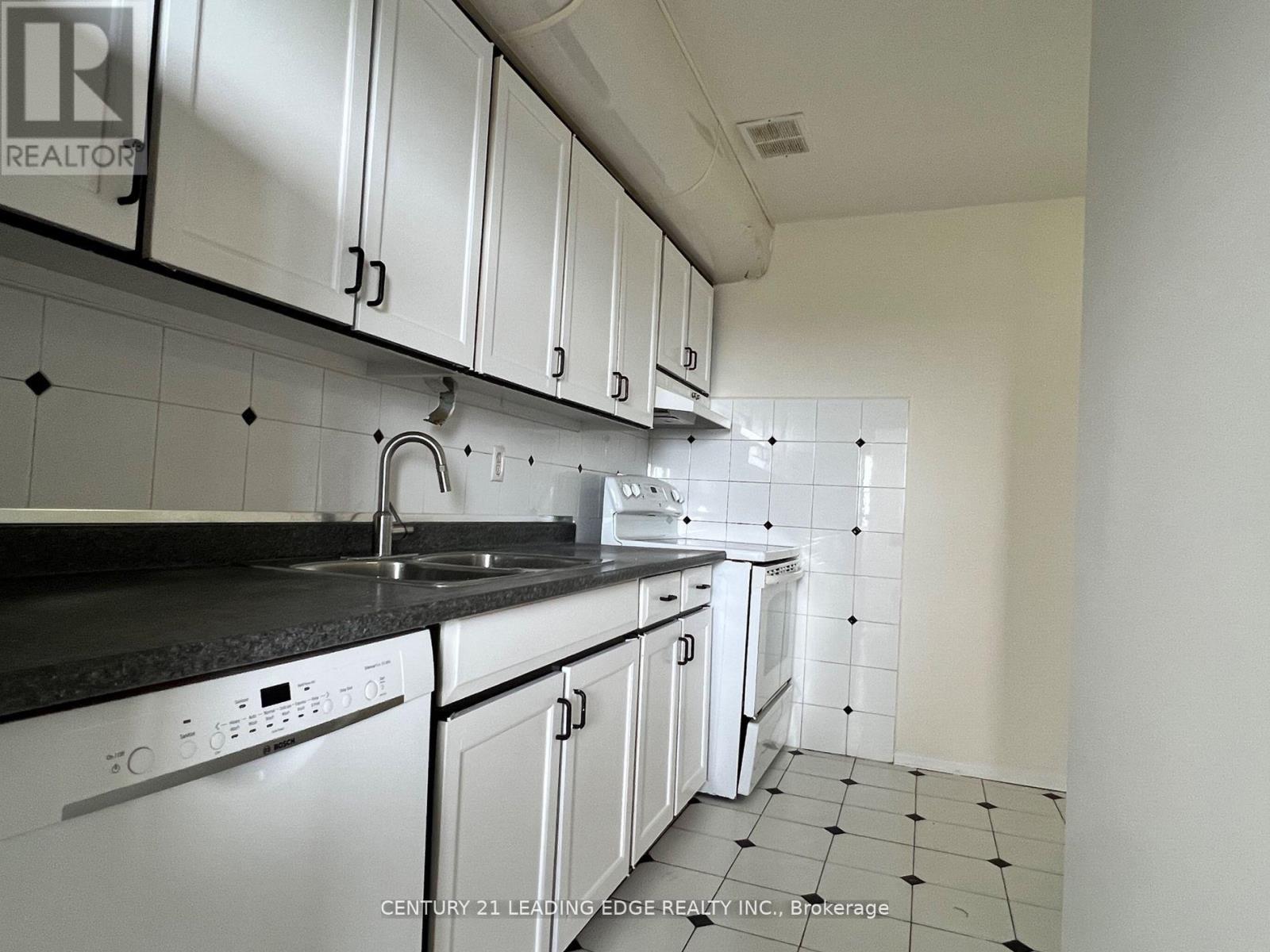 916 - 80 Grandravine Drive, Toronto, Ontario  M3J 1B2 - Photo 5 - W12995924