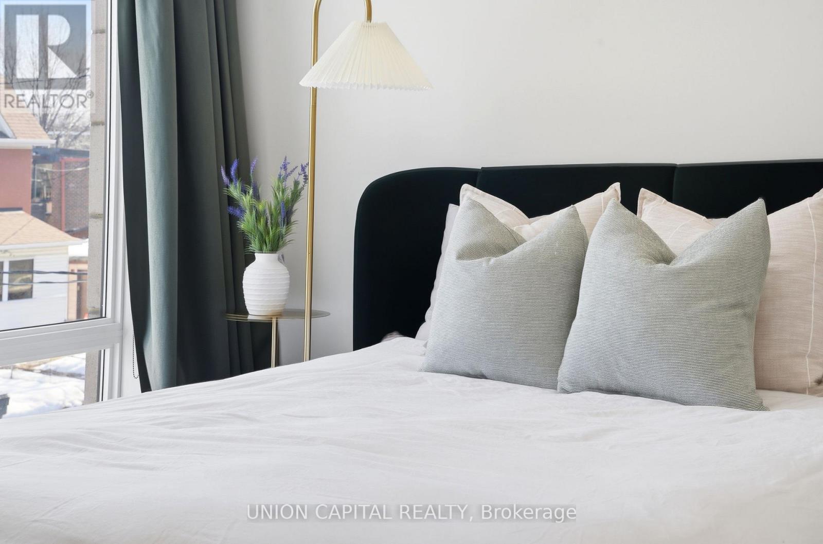 544b Beresford Avenue, Toronto, Ontario  M6S 3C3 - Photo 18 - W12995934