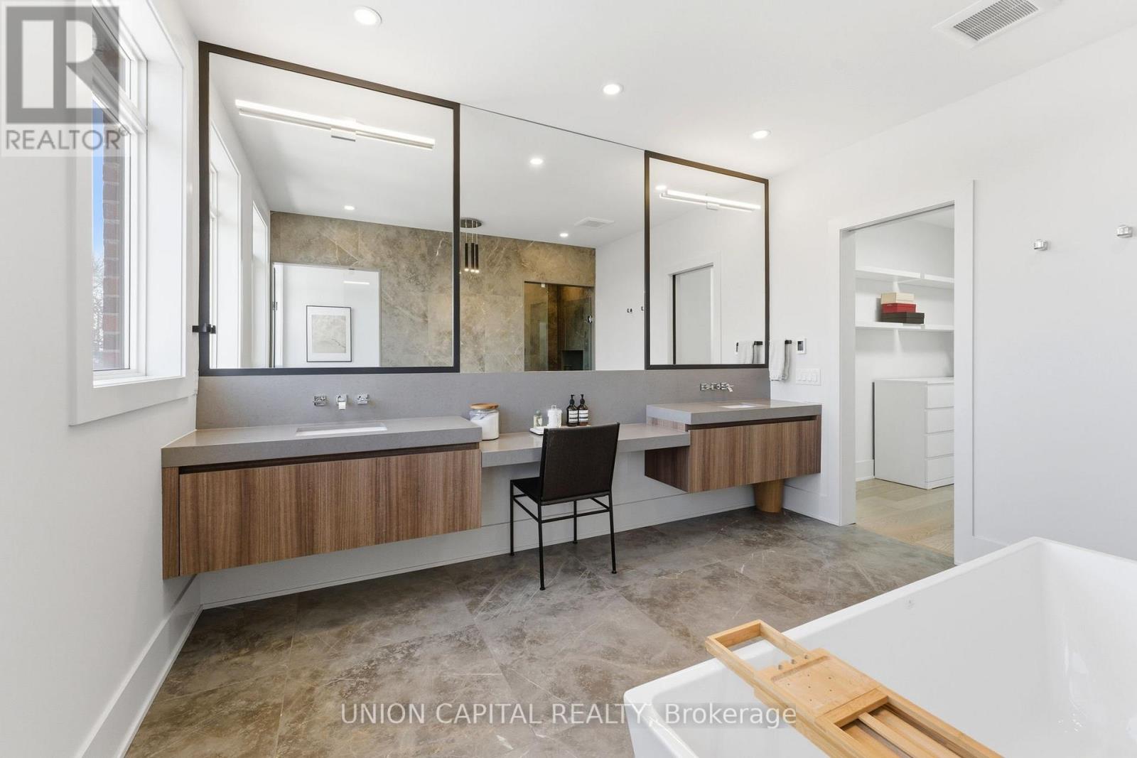 544b Beresford Avenue, Toronto, Ontario  M6S 3C3 - Photo 26 - W12995934