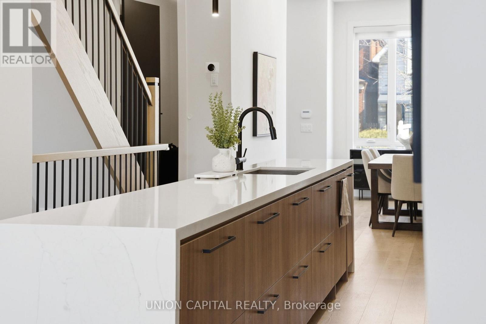 544b Beresford Avenue, Toronto, Ontario  M6S 3C3 - Photo 5 - W12995934