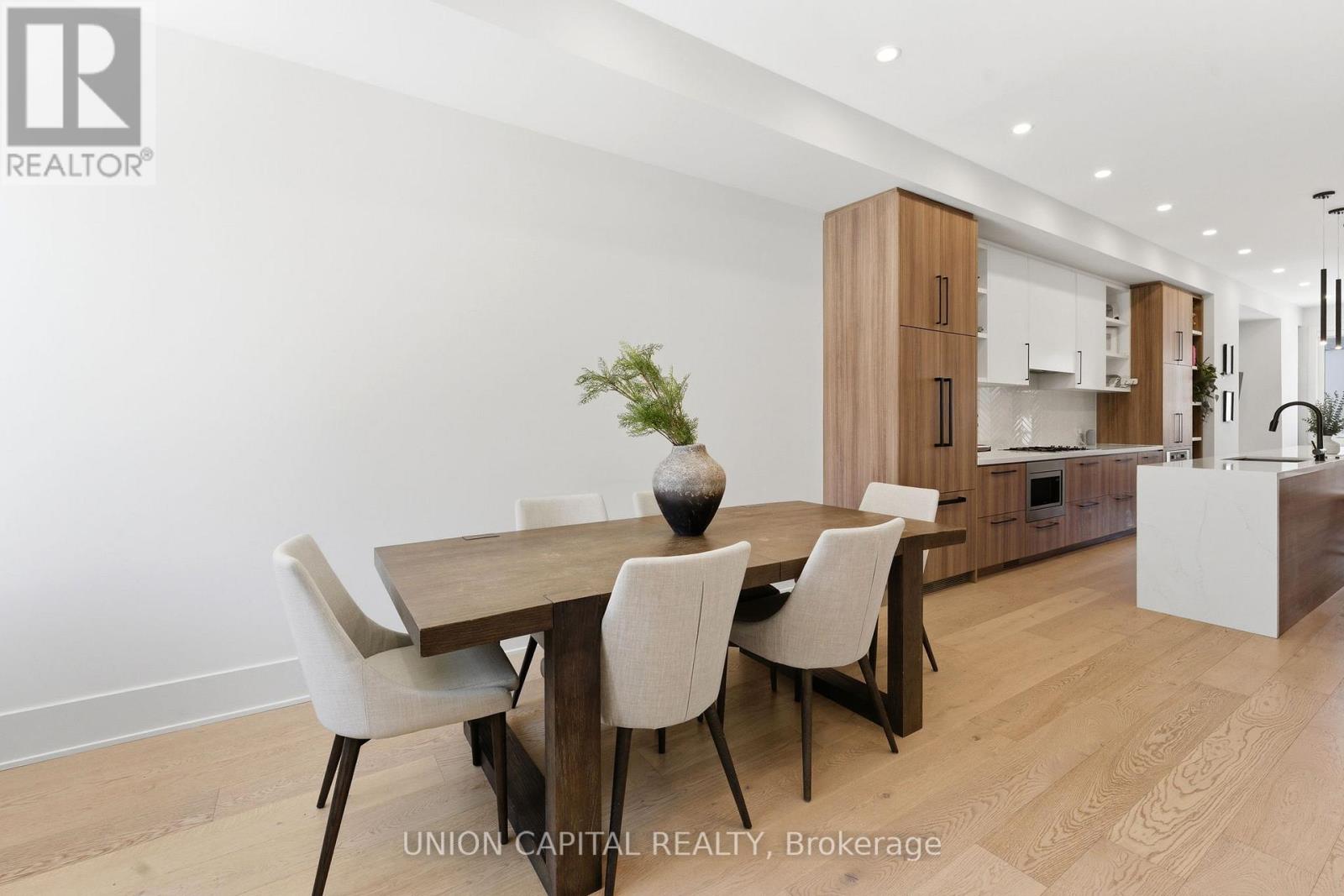 544b Beresford Avenue, Toronto, Ontario  M6S 3C3 - Photo 6 - W12995934