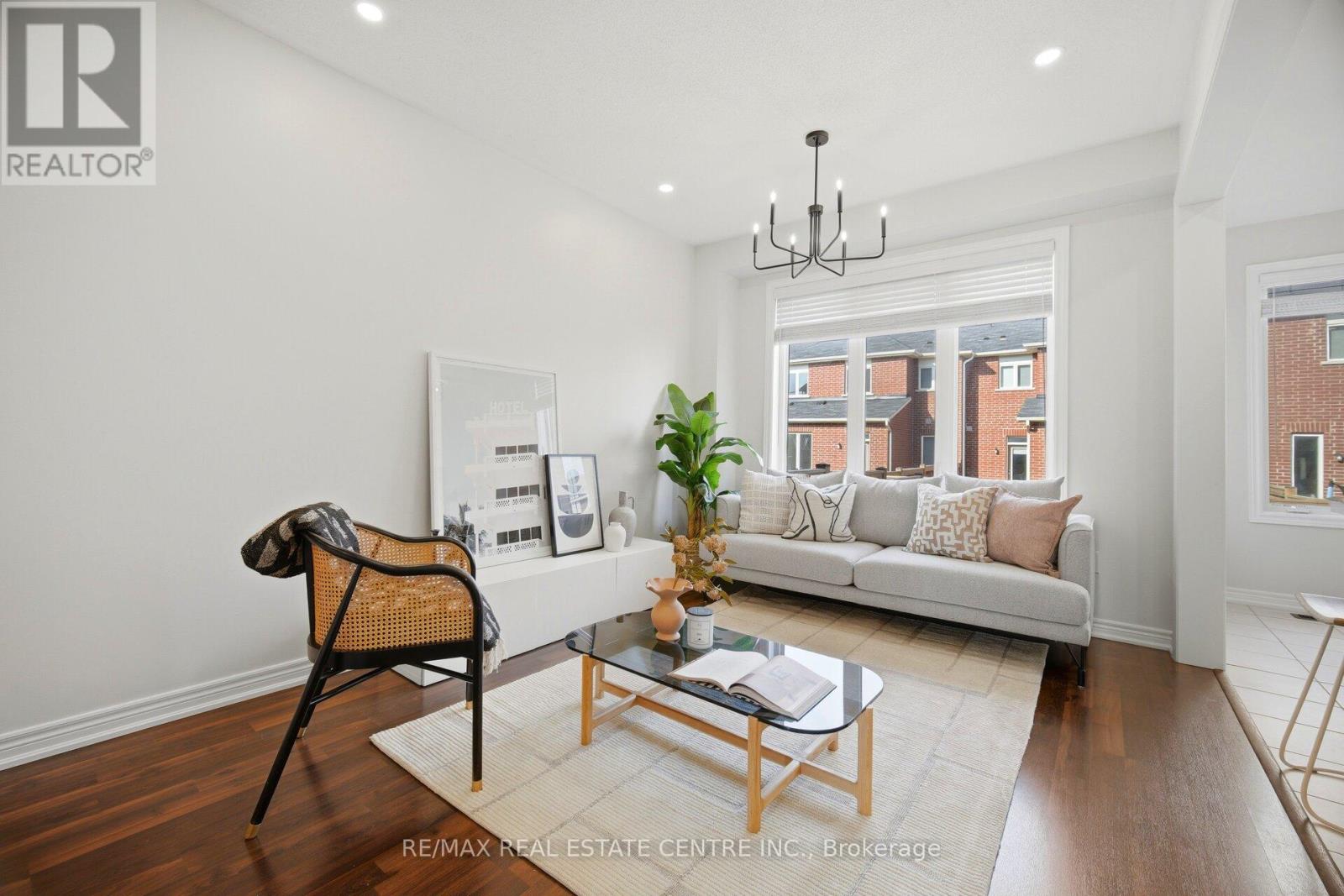 87 Bronson Terrace, Milton, Ontario  L9E 1G9 - Photo 10 - W12995948