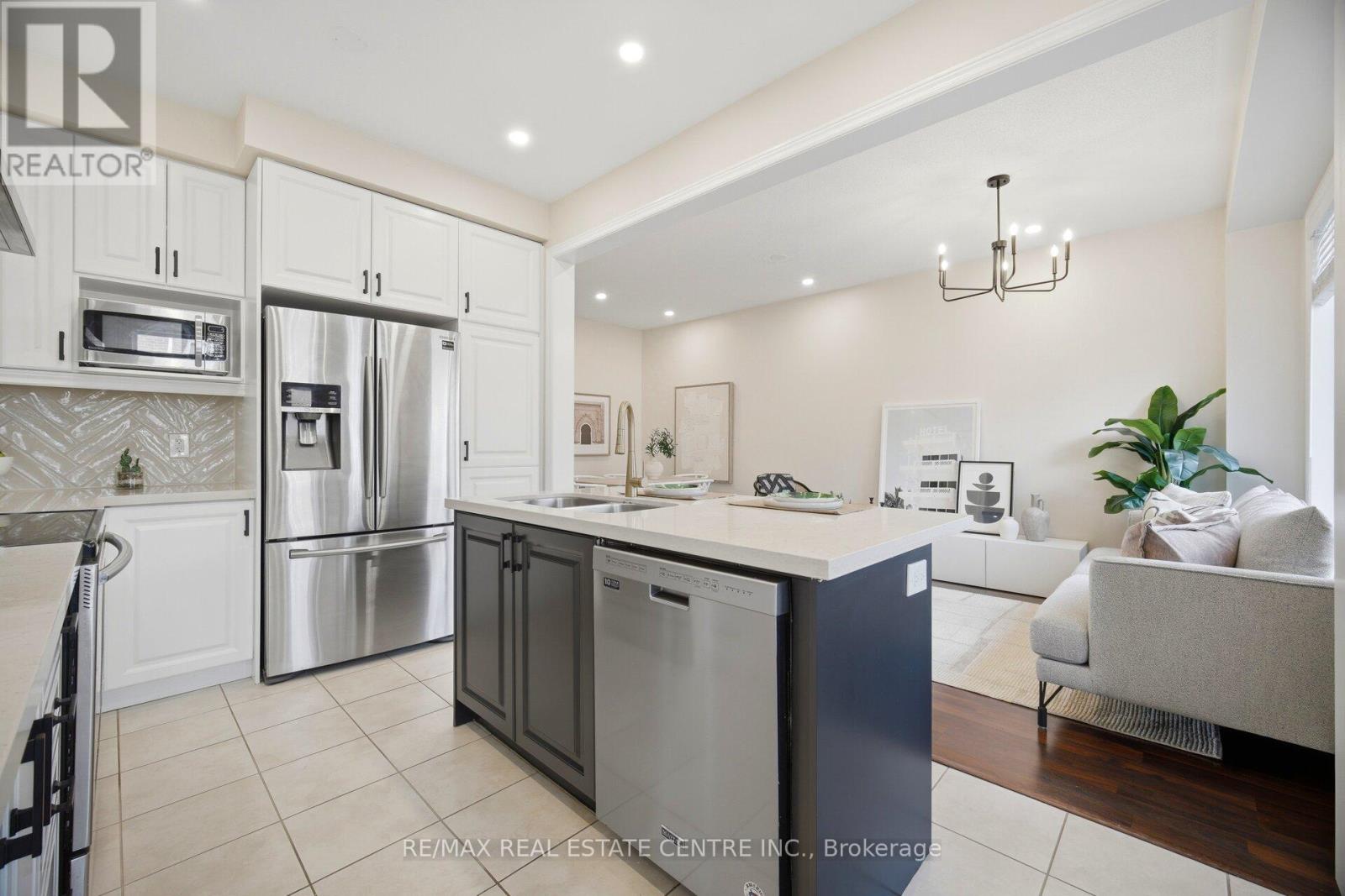 87 Bronson Terrace, Milton, Ontario  L9E 1G9 - Photo 14 - W12995948