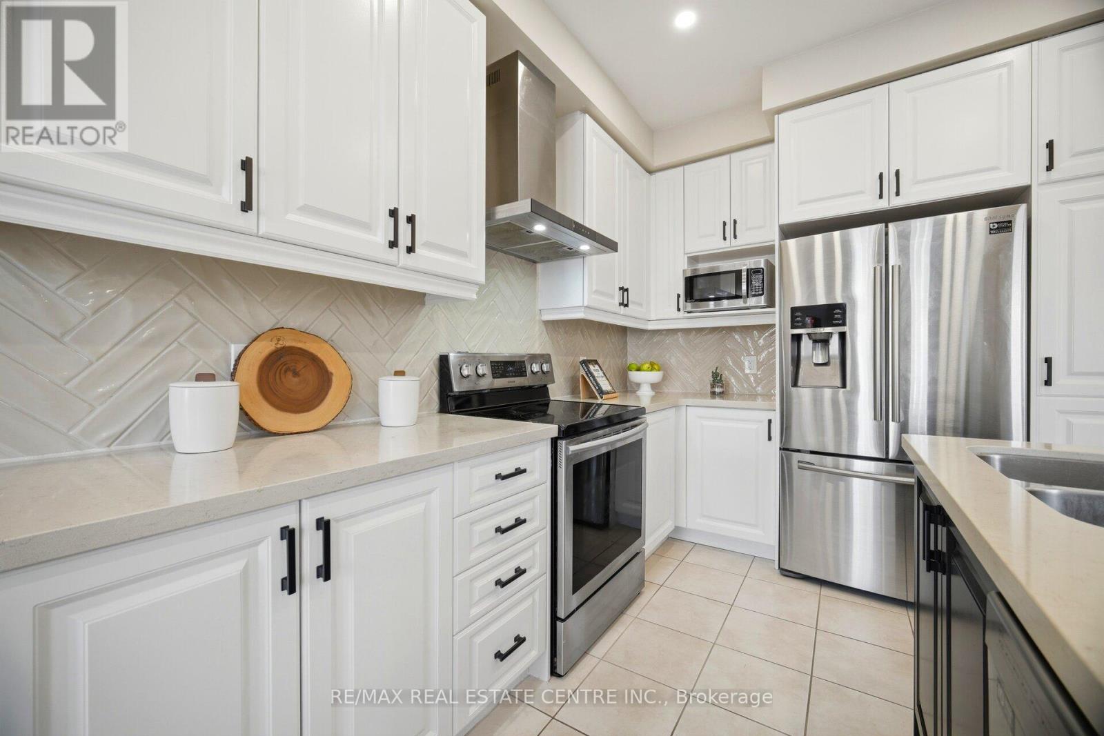 87 Bronson Terrace, Milton, Ontario  L9E 1G9 - Photo 16 - W12995948