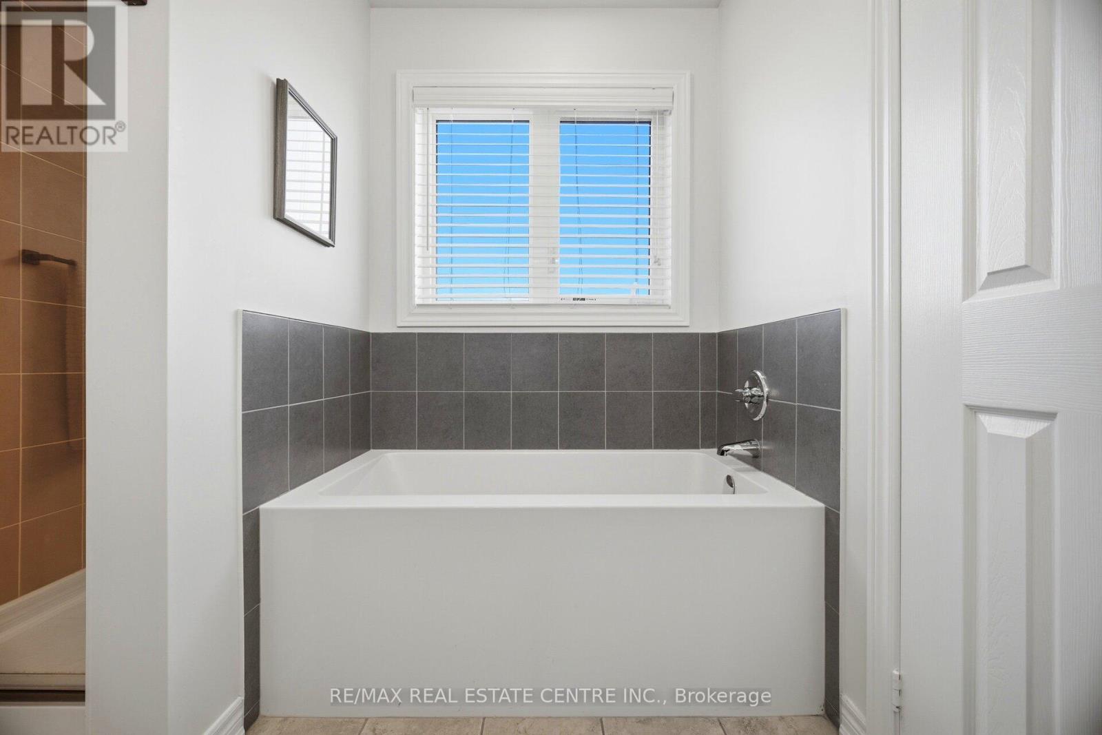 87 Bronson Terrace, Milton, Ontario  L9E 1G9 - Photo 31 - W12995948